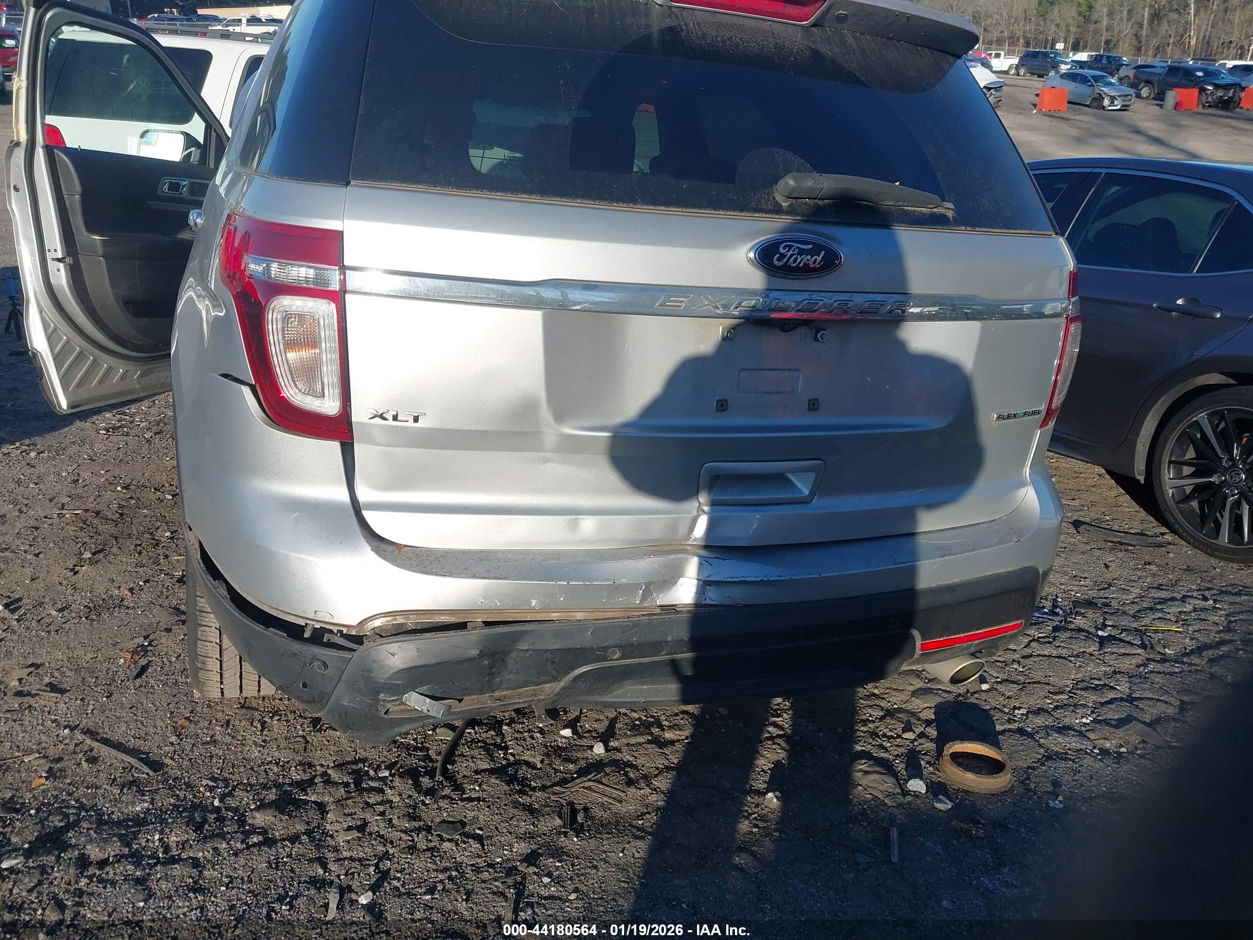 FORD EXPLORER image 6