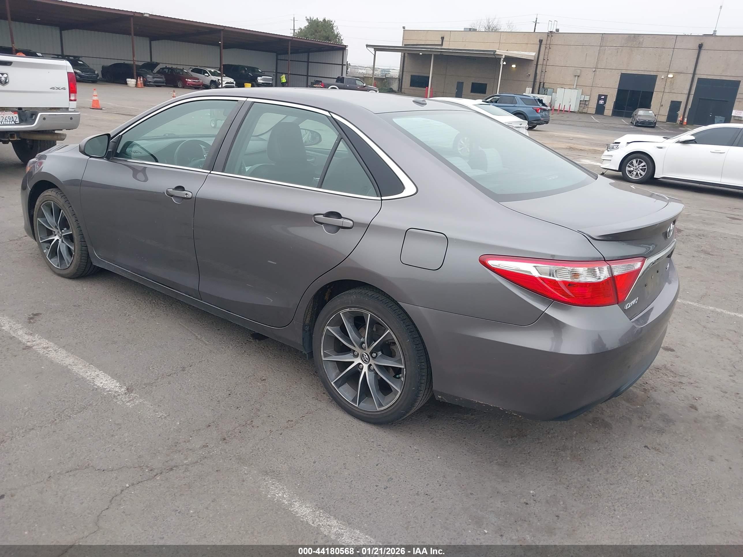 TOYOTA CAMRY image 3