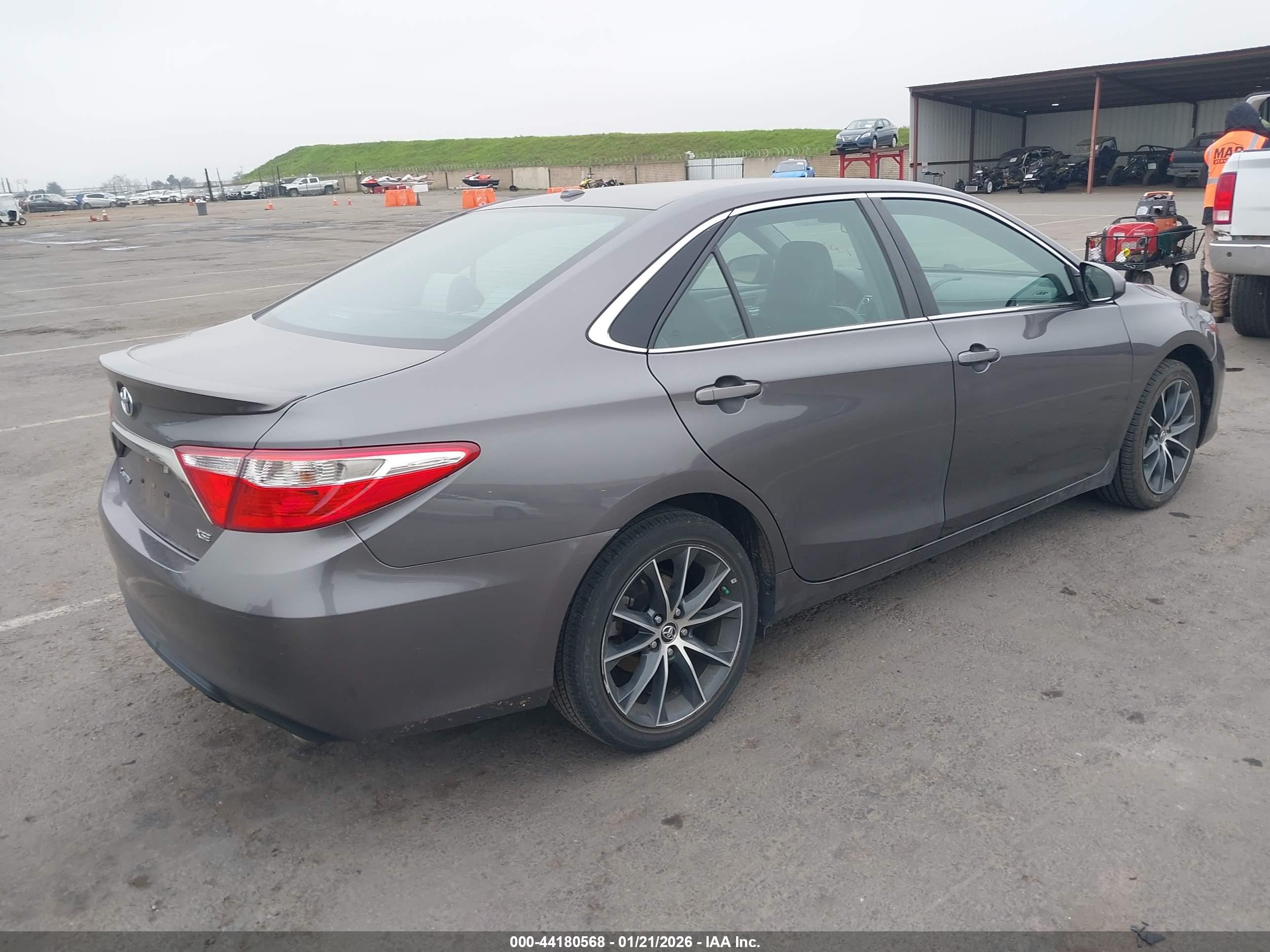 TOYOTA CAMRY image 4