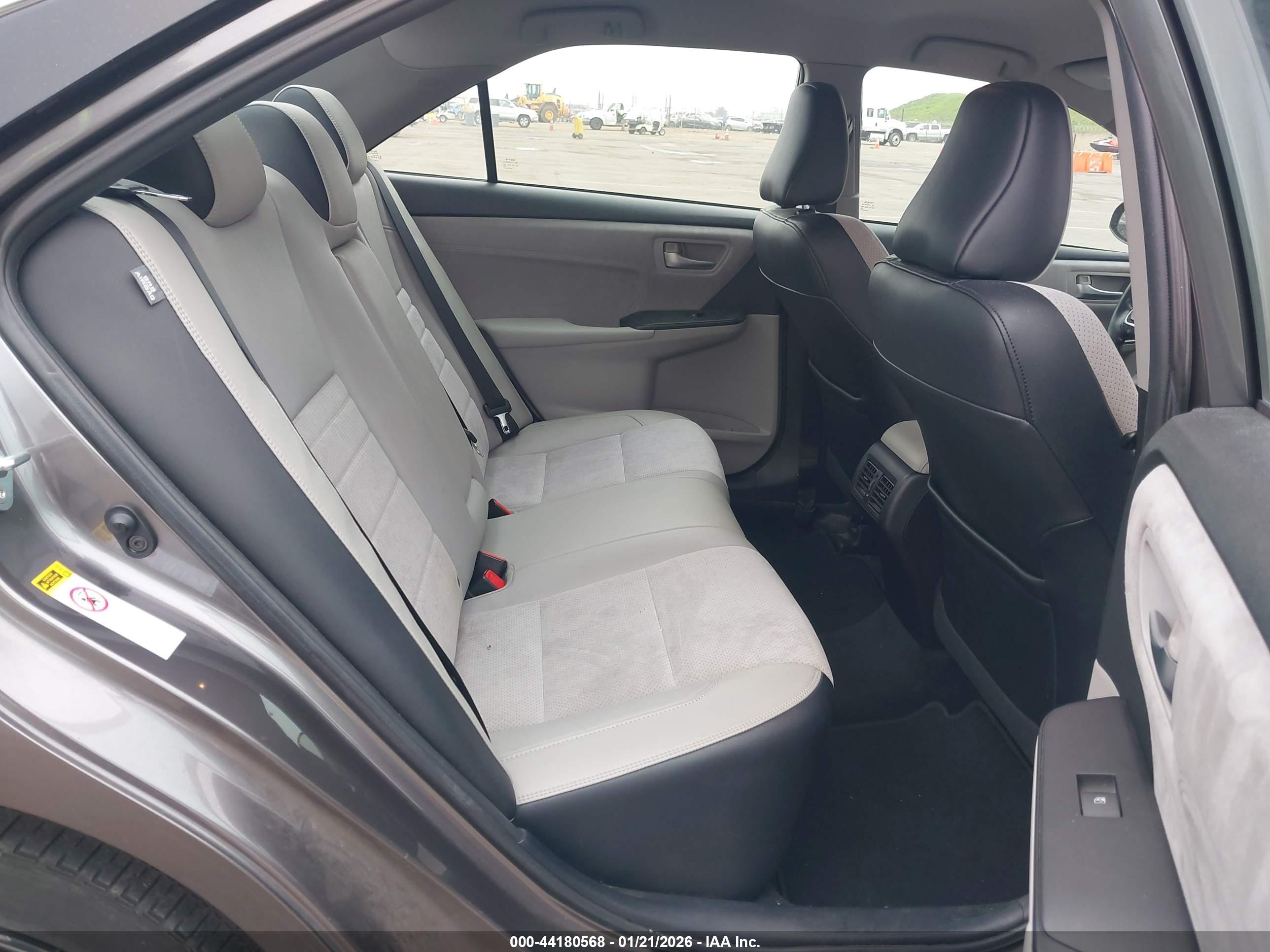TOYOTA CAMRY image 8