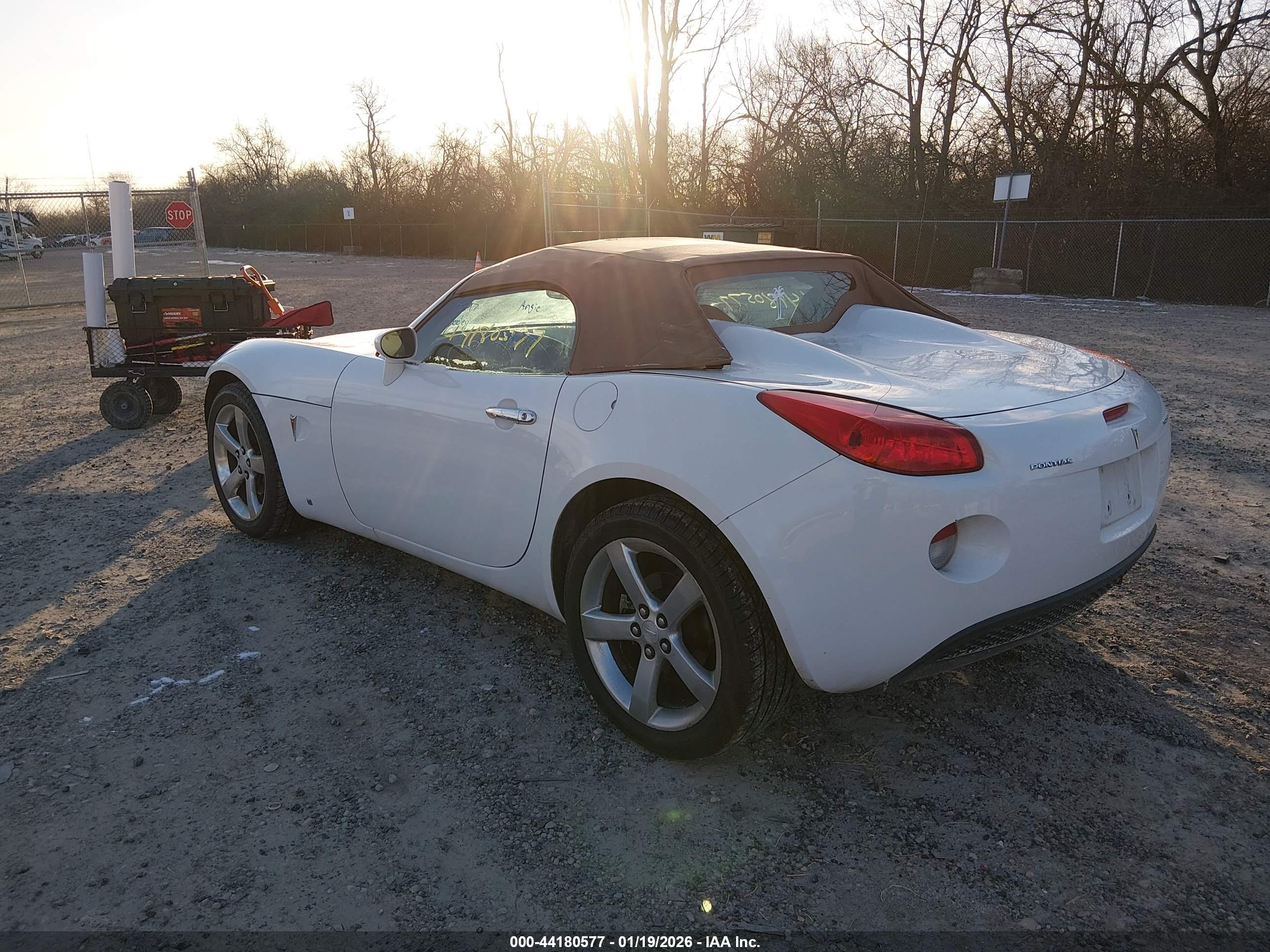 PONTIAC SOLSTICE image 3
