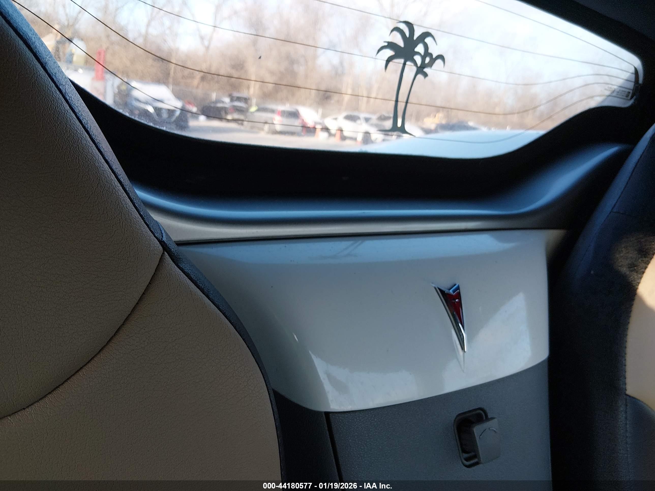 PONTIAC SOLSTICE image 8