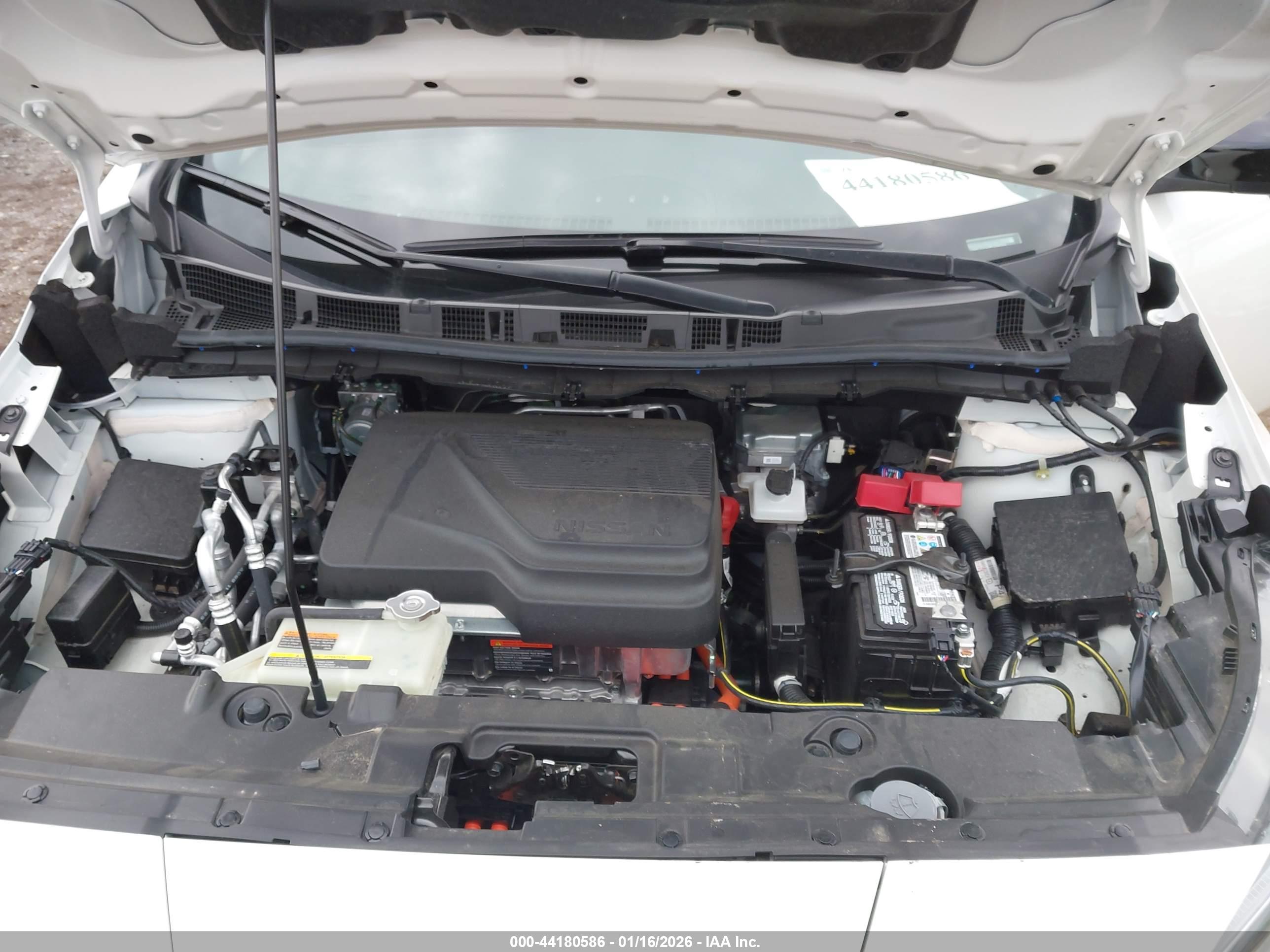 NISSAN LEAF image 10