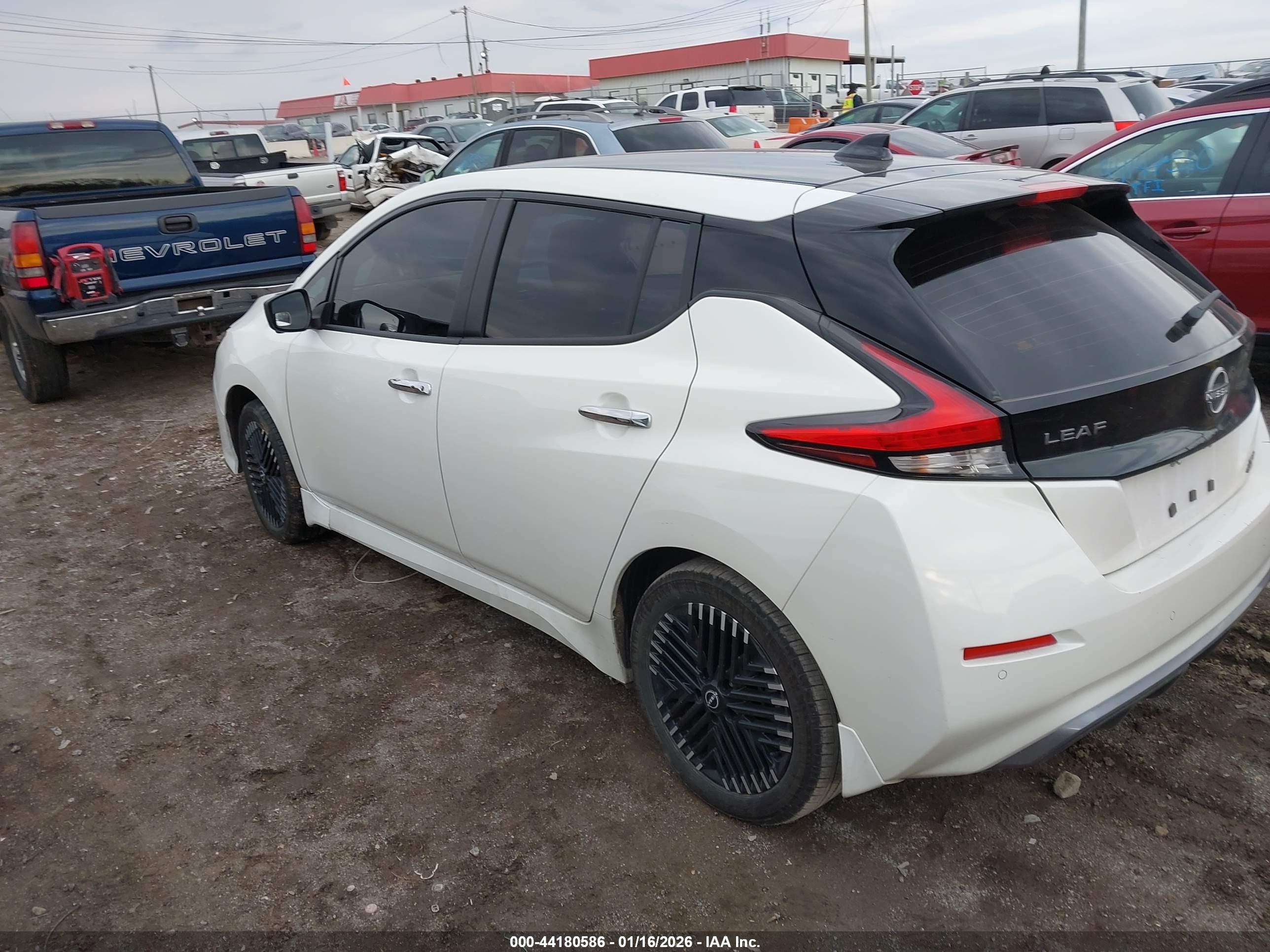 NISSAN LEAF image 3