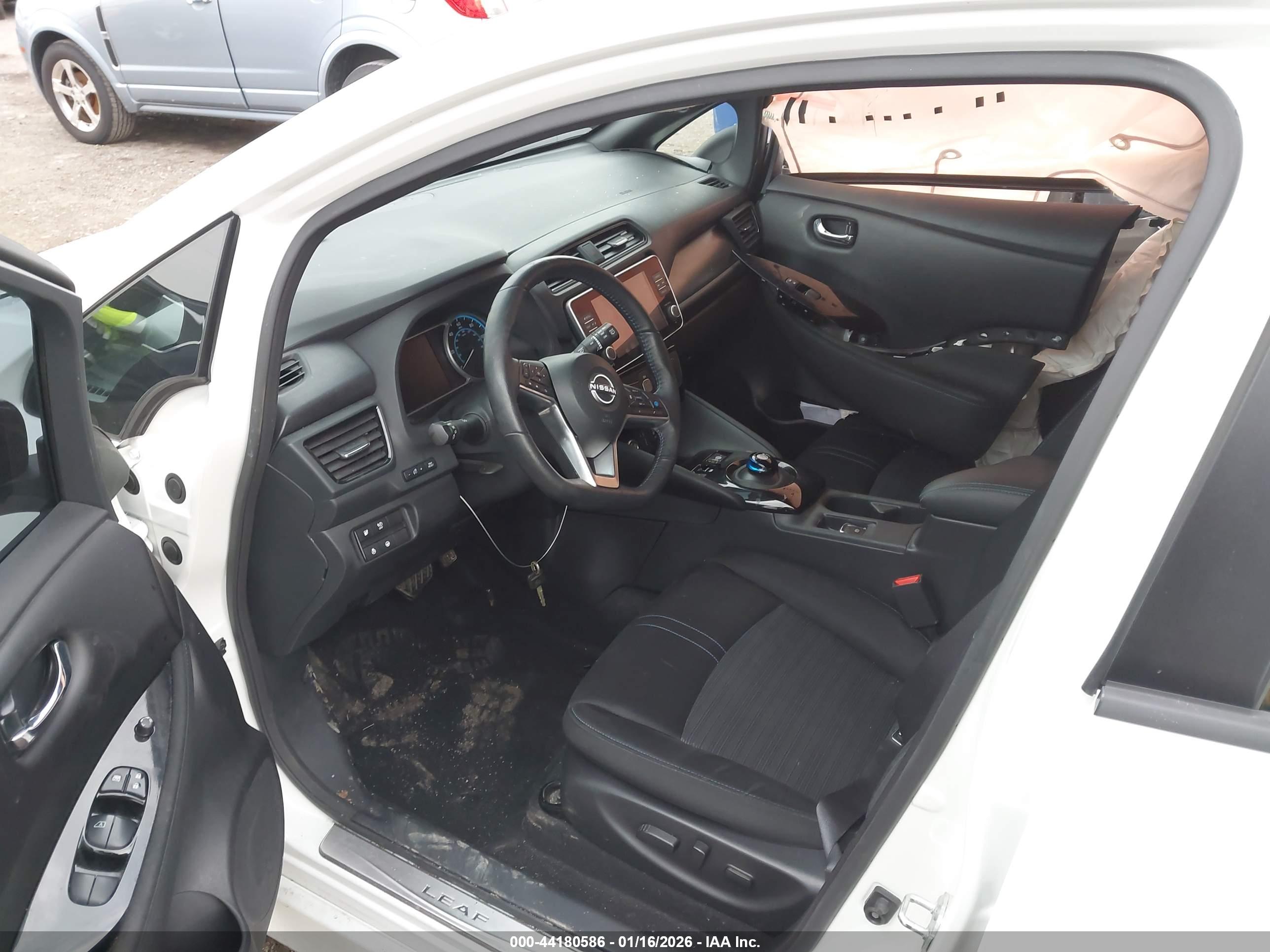 NISSAN LEAF image 5