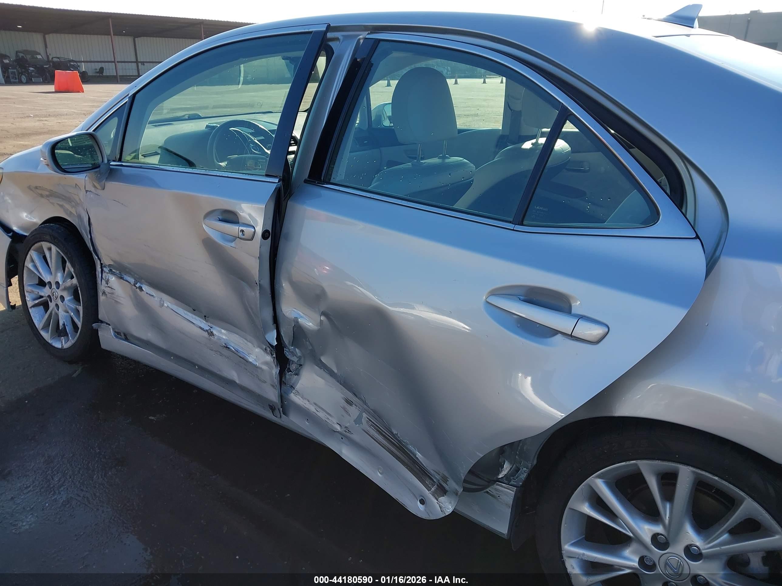 LEXUS HS image 6