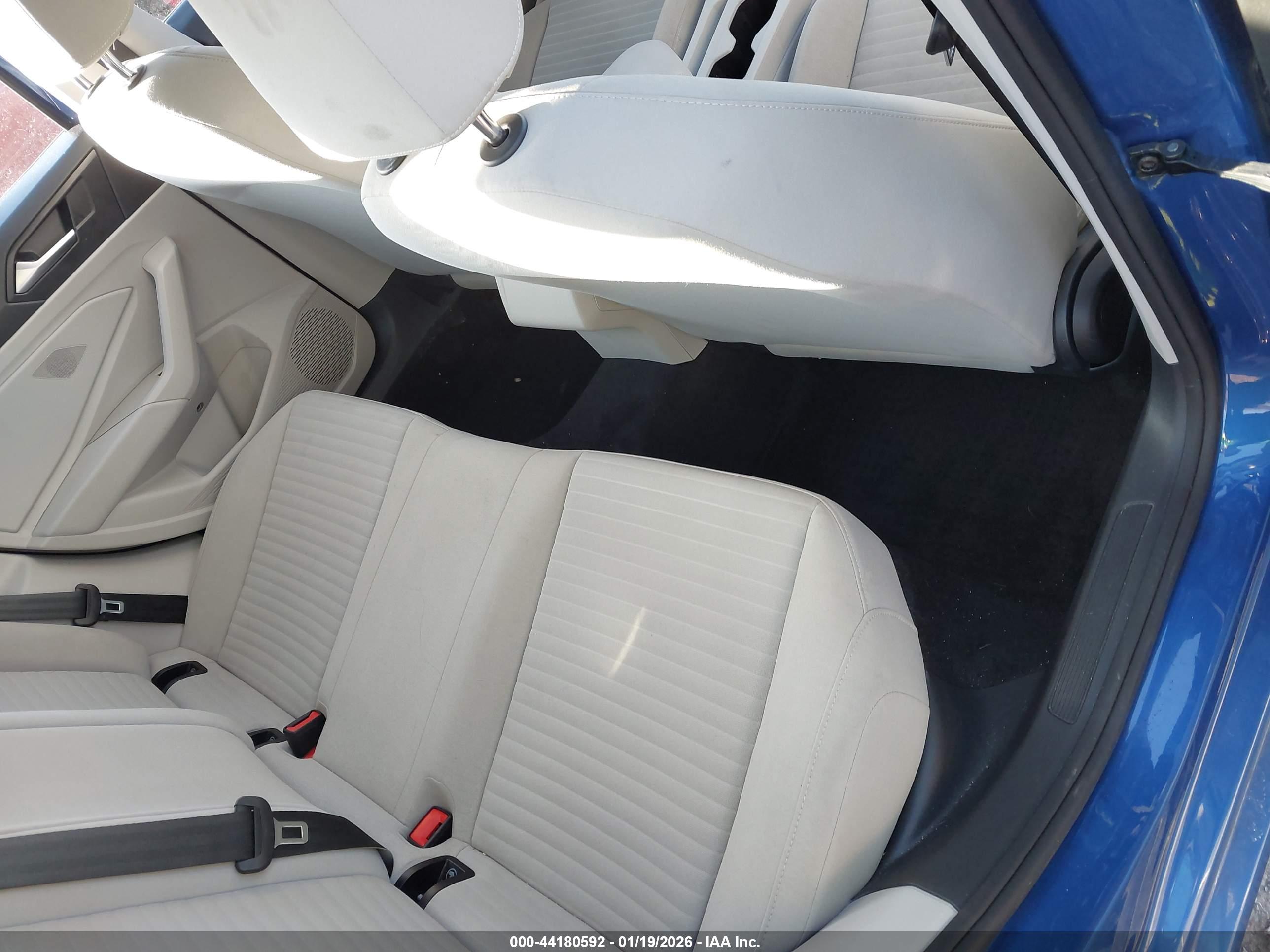 VOLKSWAGEN JETTA image 8