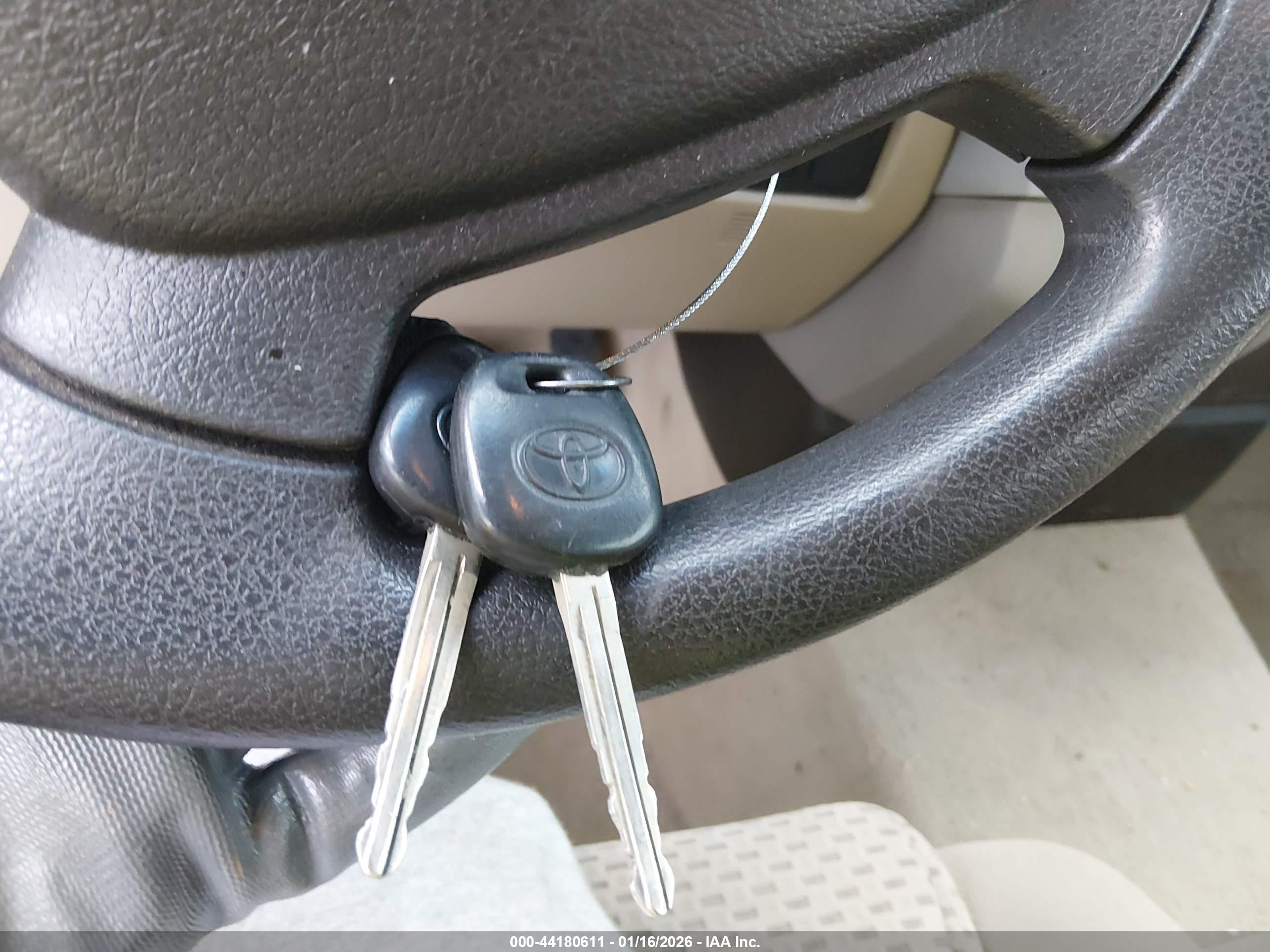 TOYOTA TUNDRA image 11
