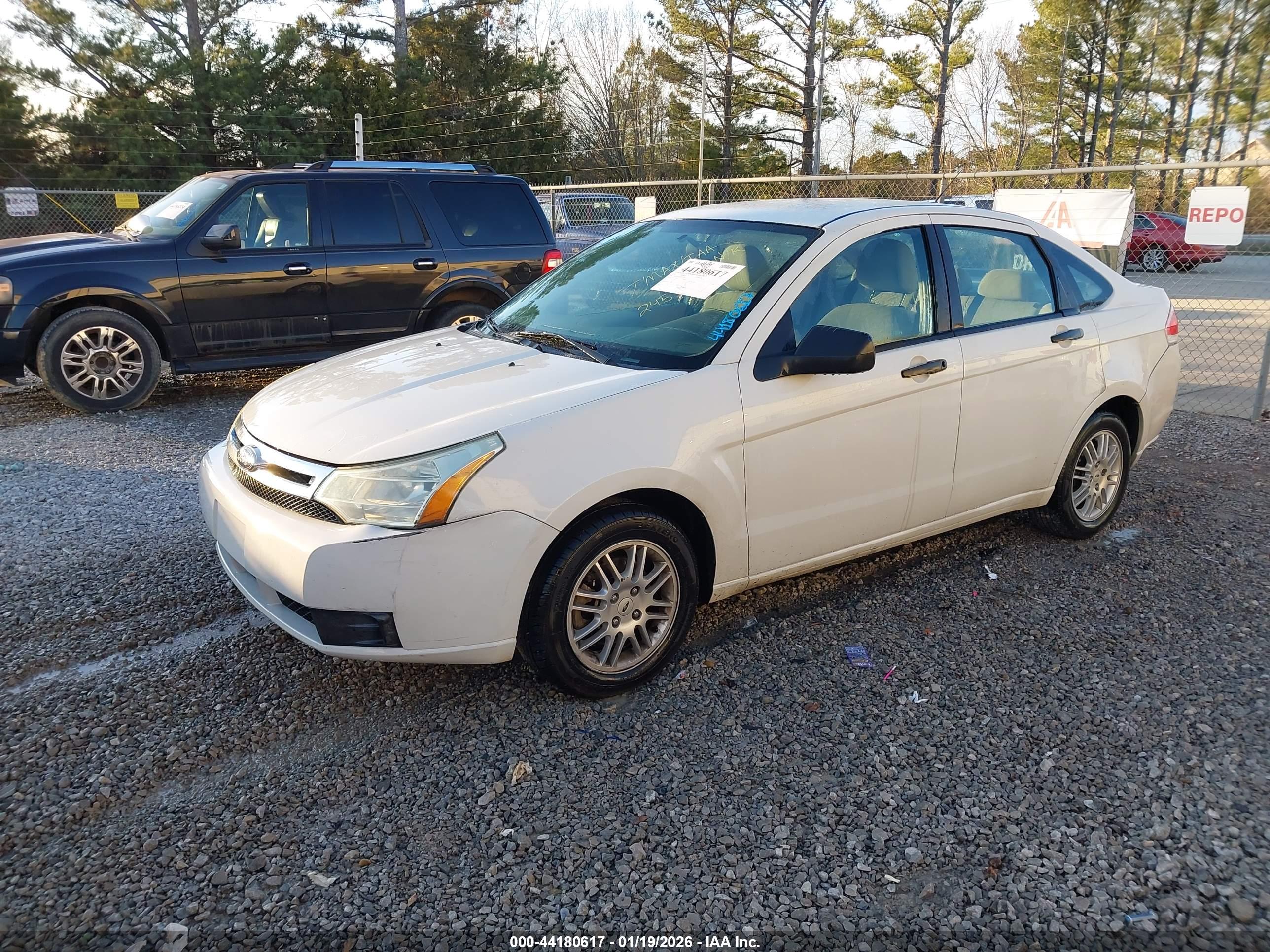 FORD FOCUS image 2