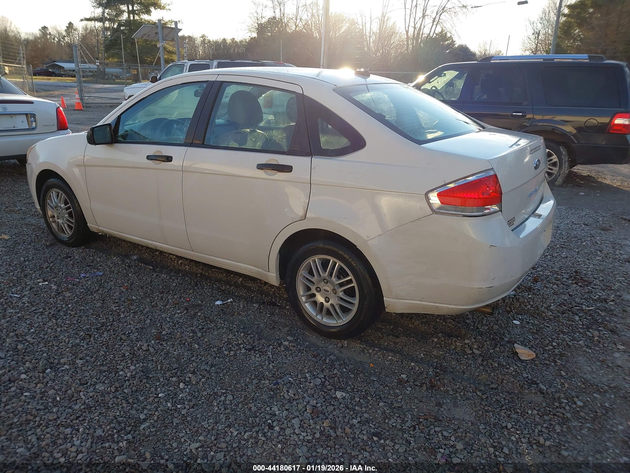 FORD FOCUS image 3