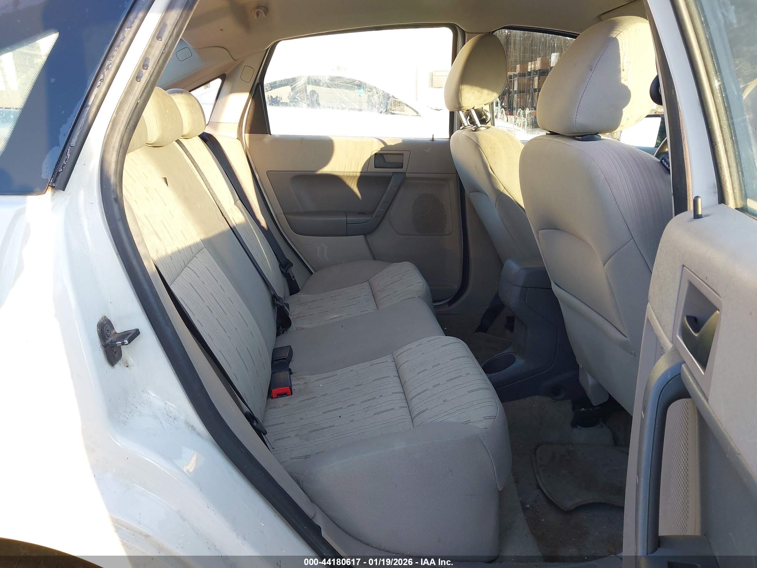 FORD FOCUS image 8