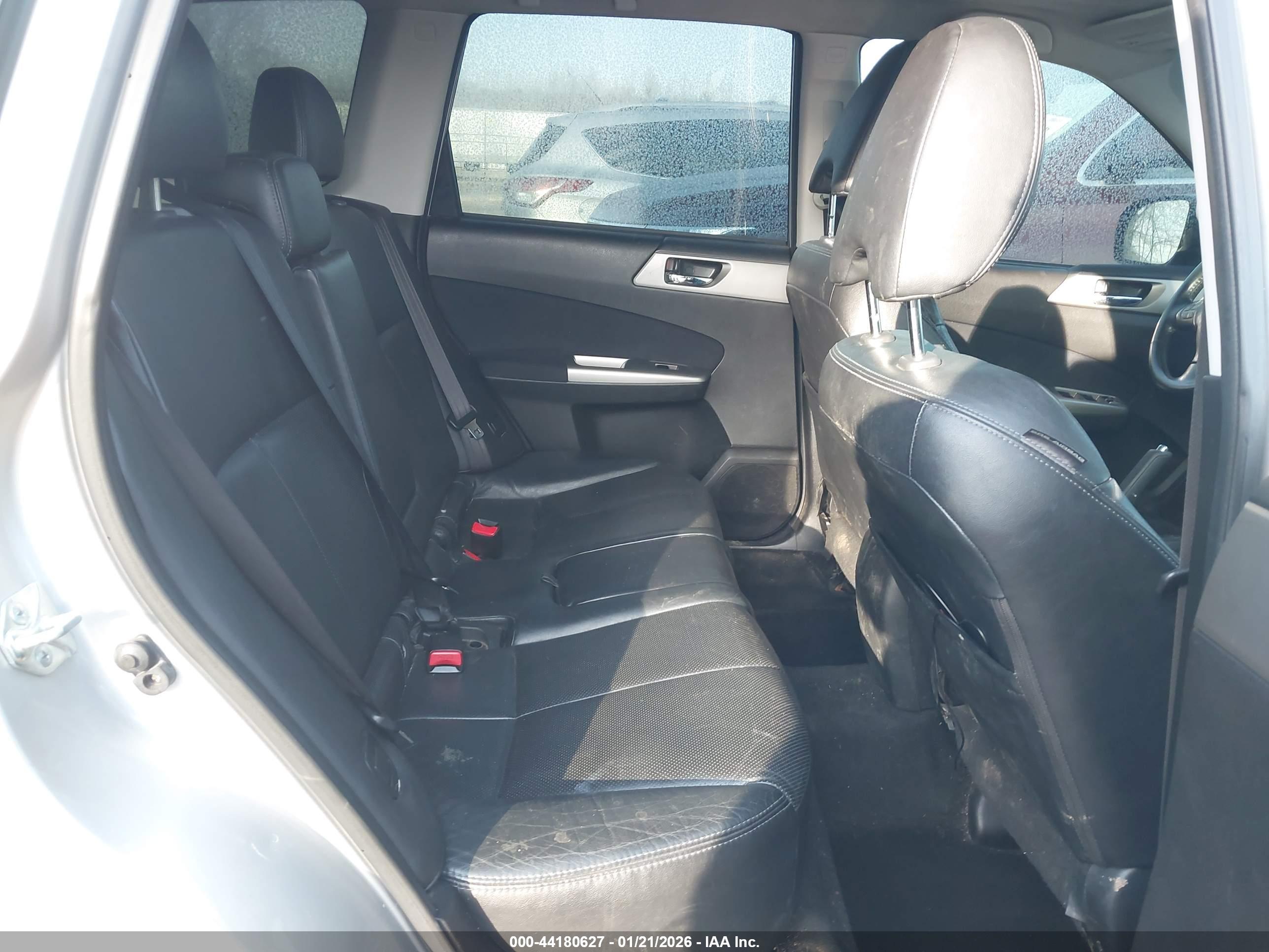 SUBARU FORESTER image 8