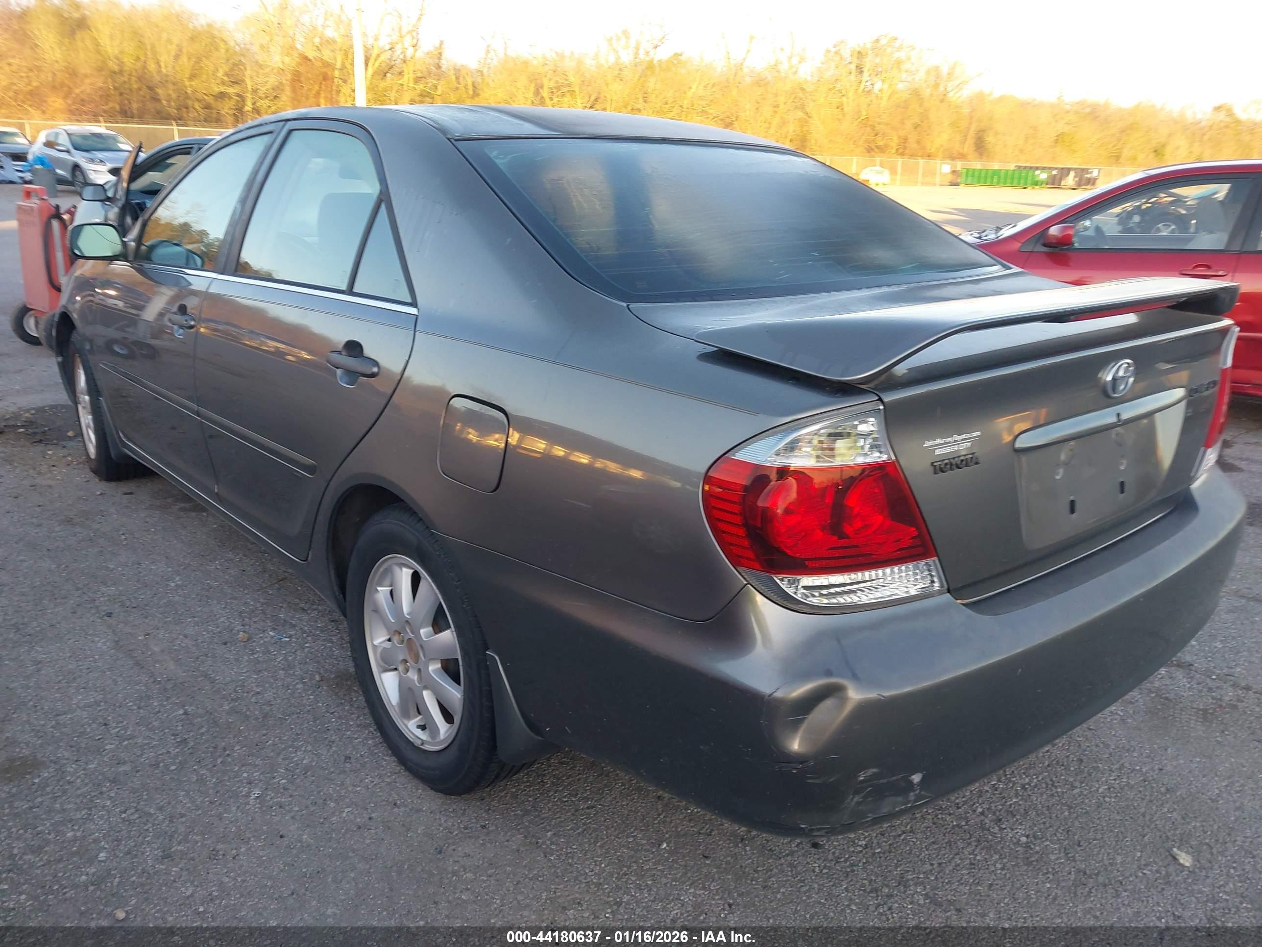 TOYOTA CAMRY image 3
