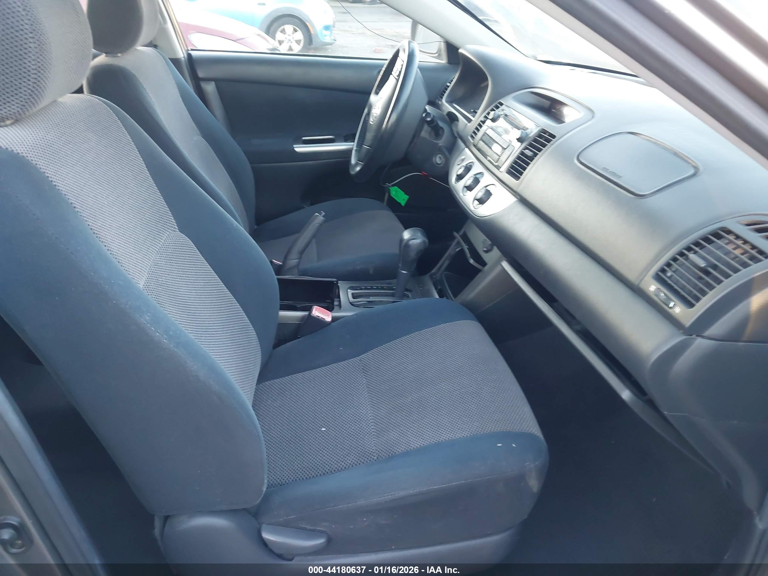 TOYOTA CAMRY image 5