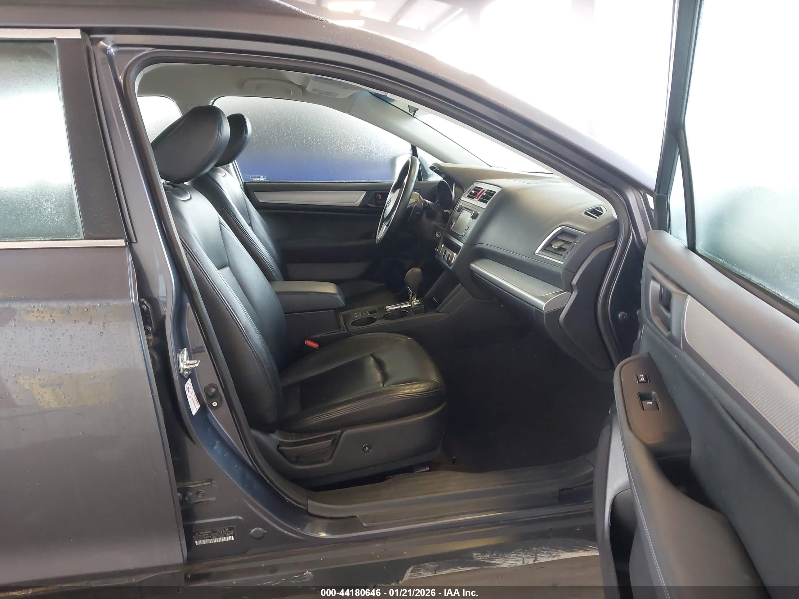 SUBARU OUTBACK image 5