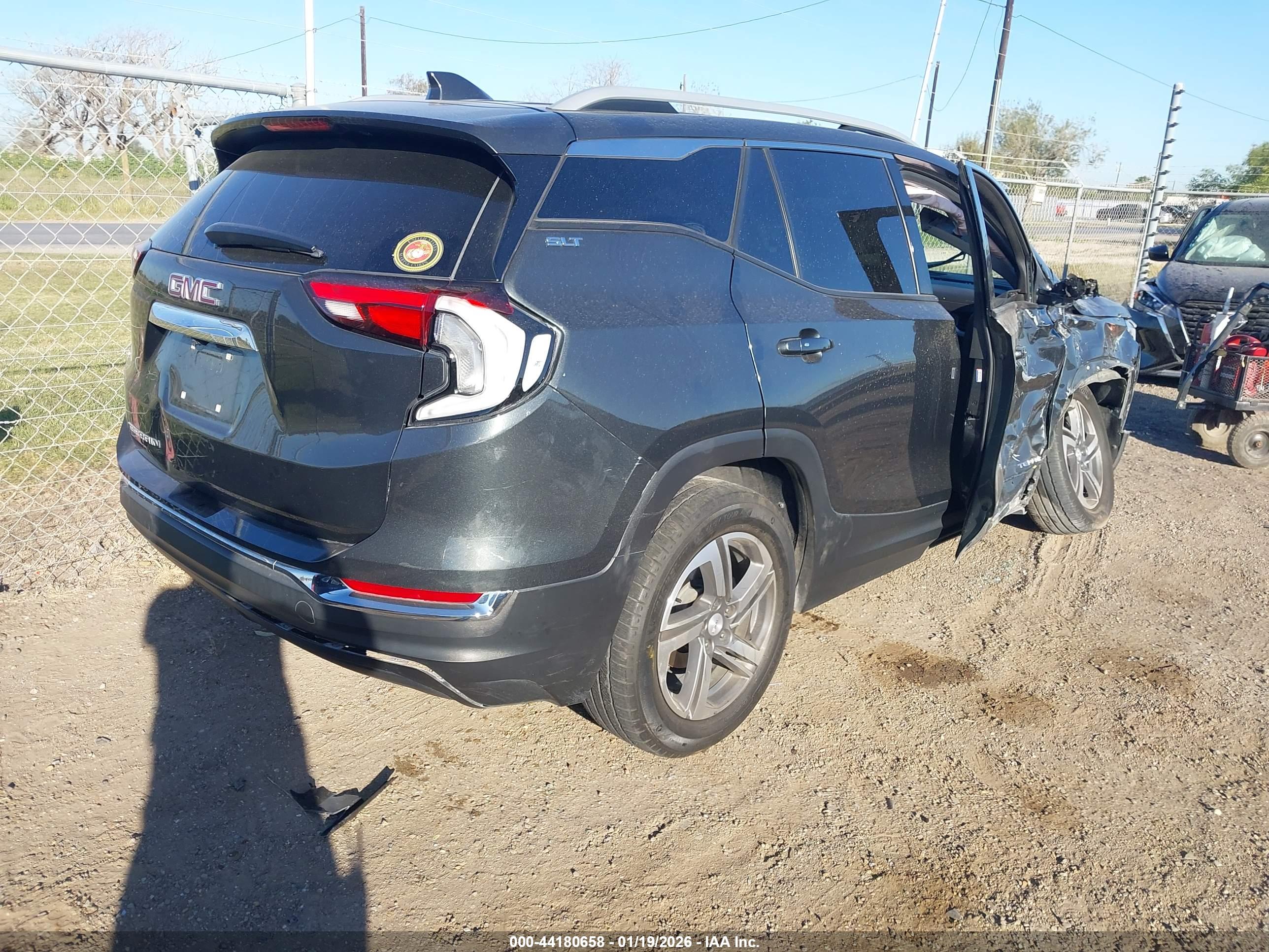 GMC TERRAIN image 4
