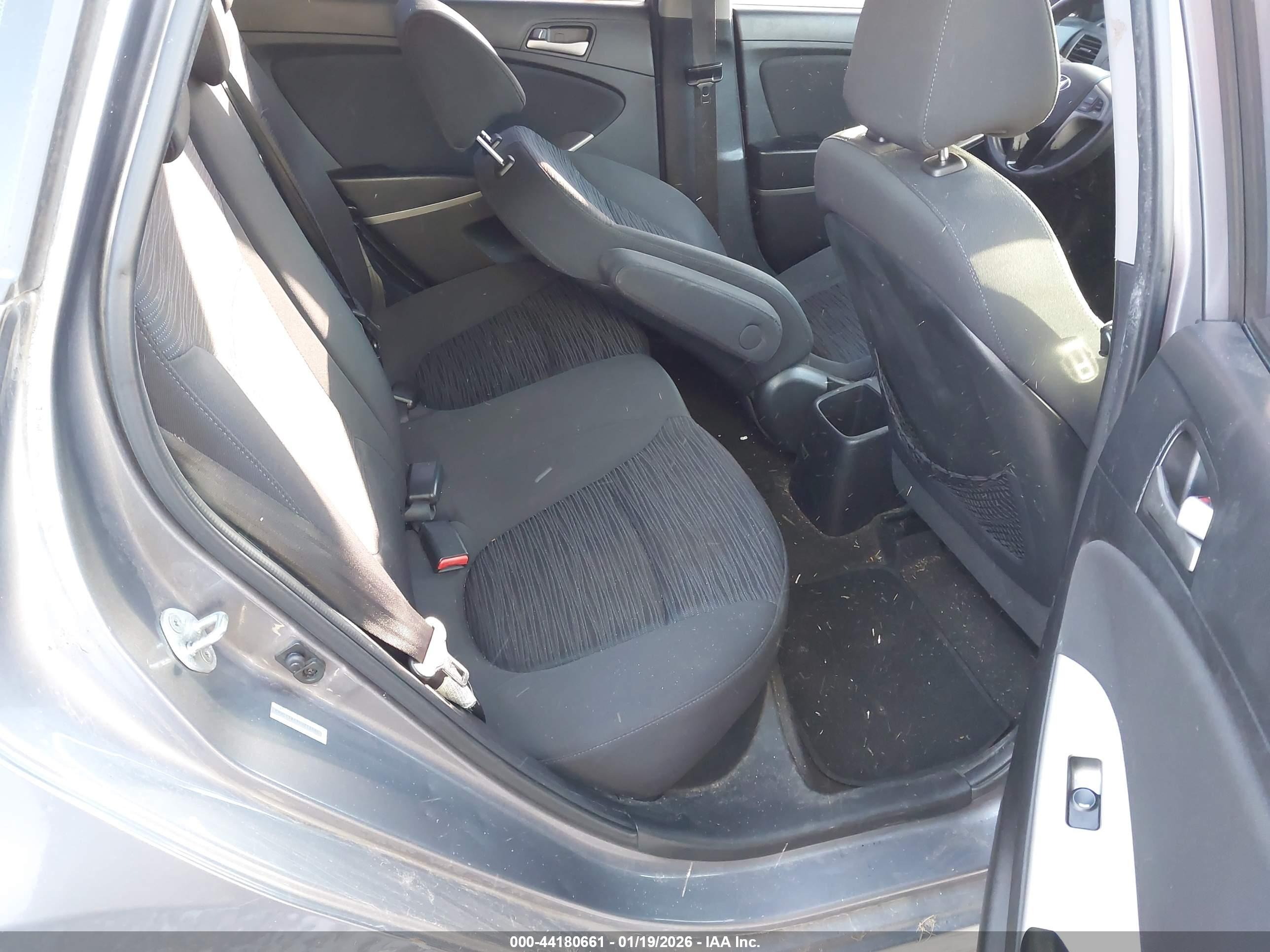 HYUNDAI ACCENT image 8