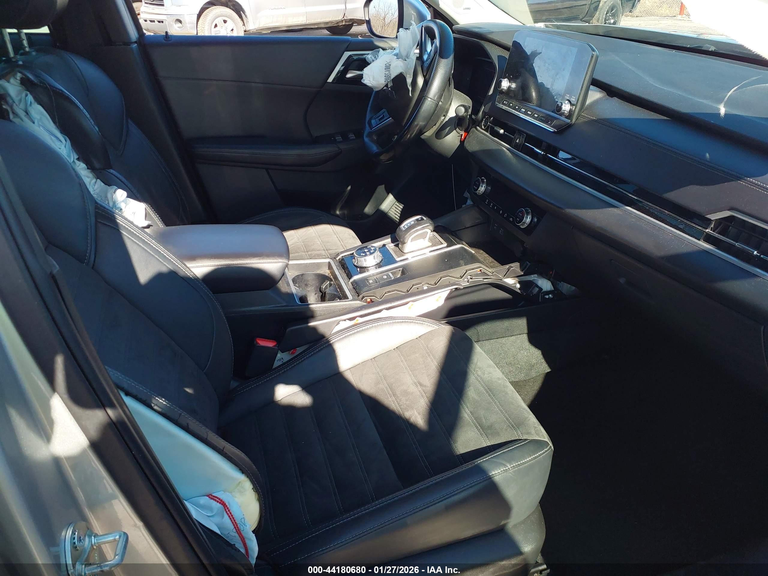 MITSUBISHI OUTLANDER image 5