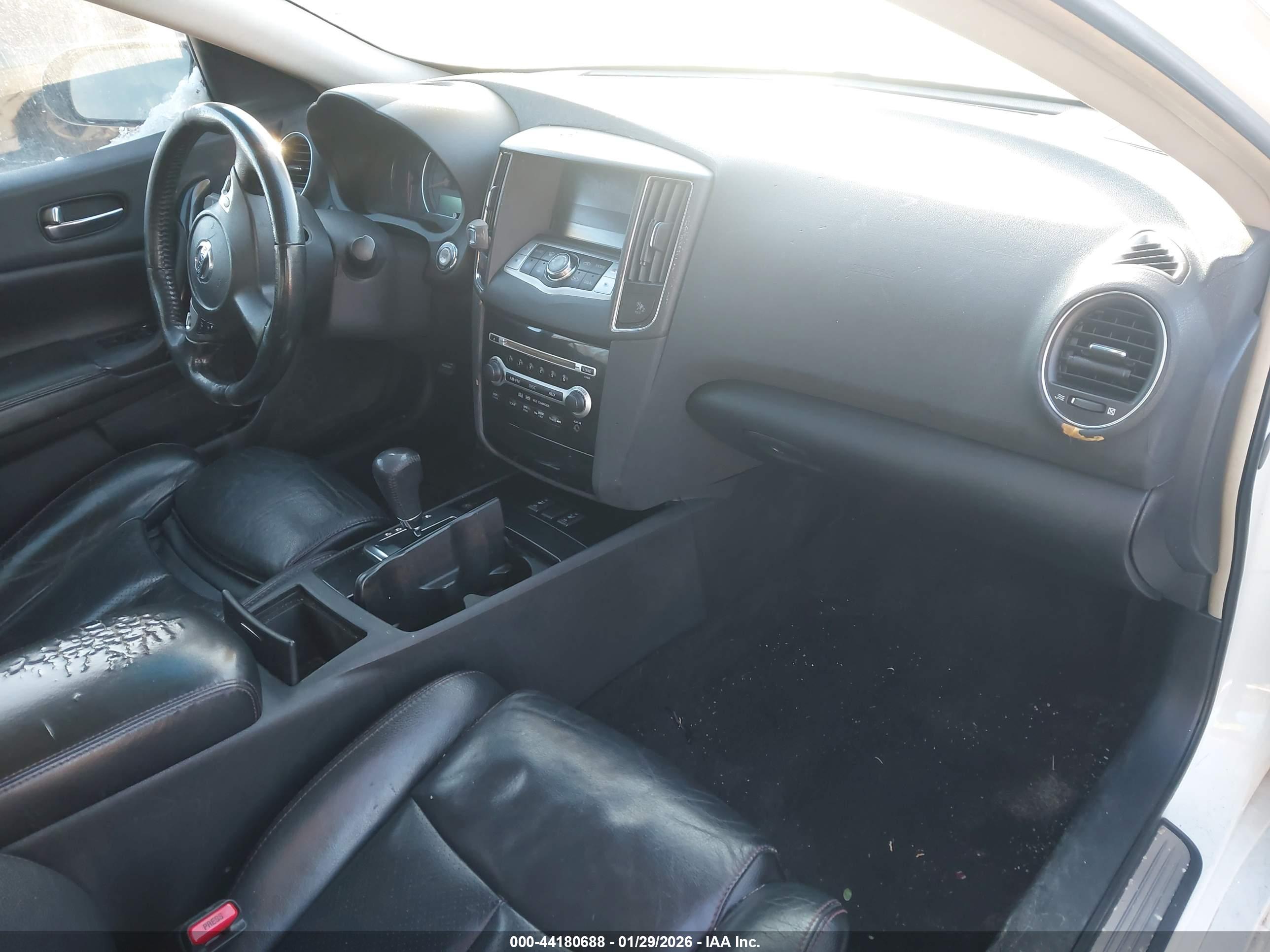 NISSAN MAXIMA image 5
