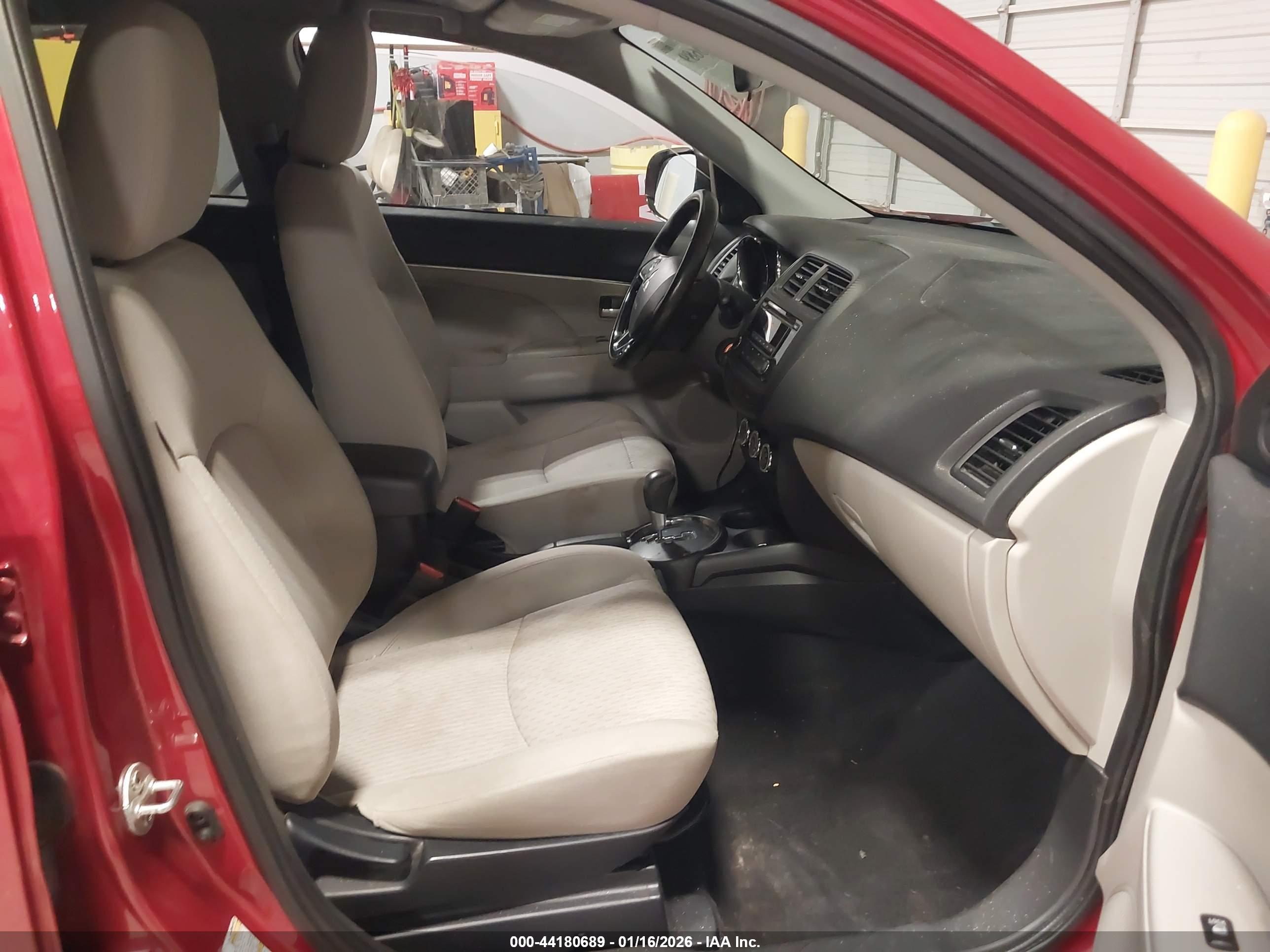 MITSUBISHI OUTLANDER image 5