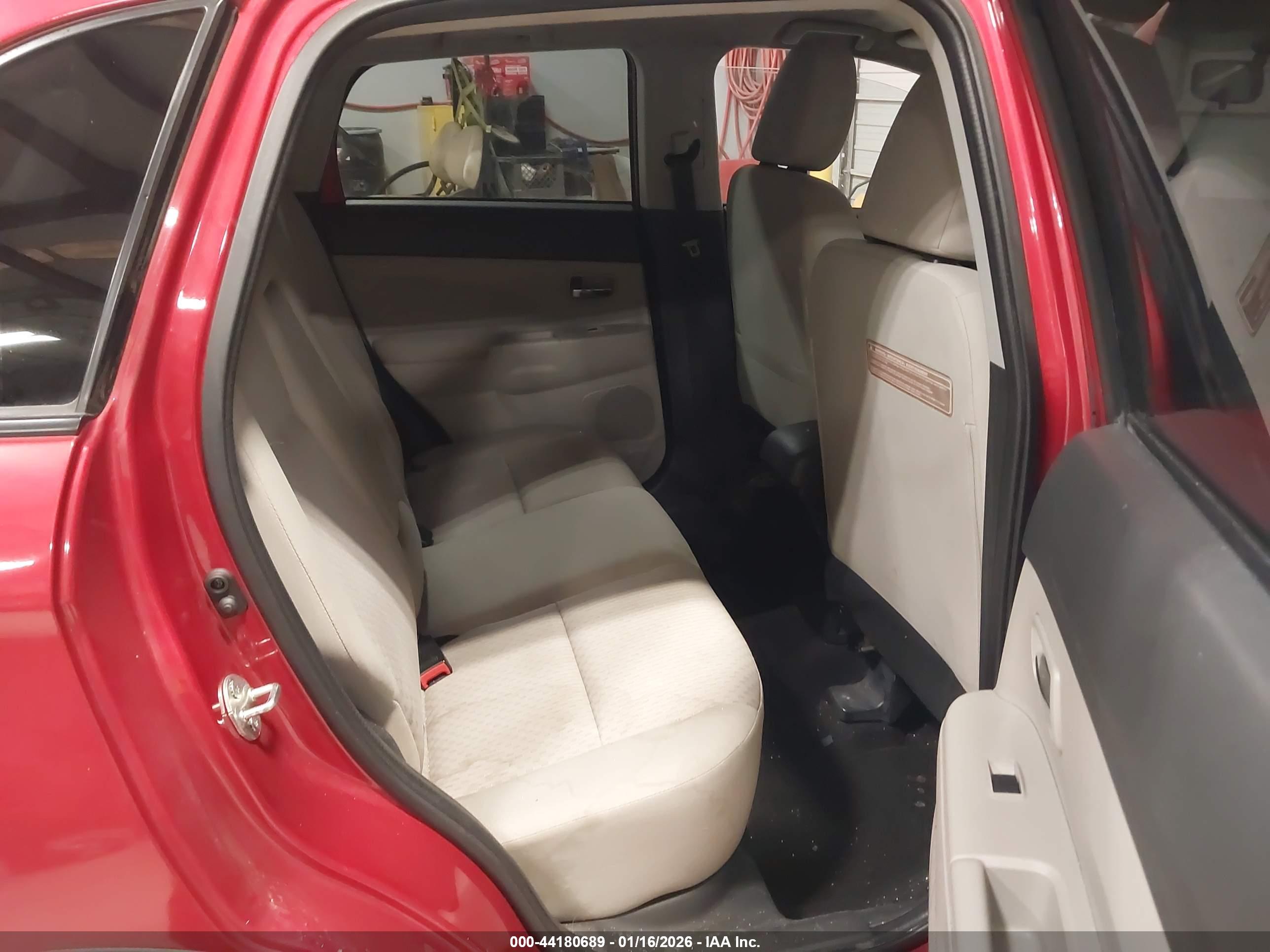 MITSUBISHI OUTLANDER image 8