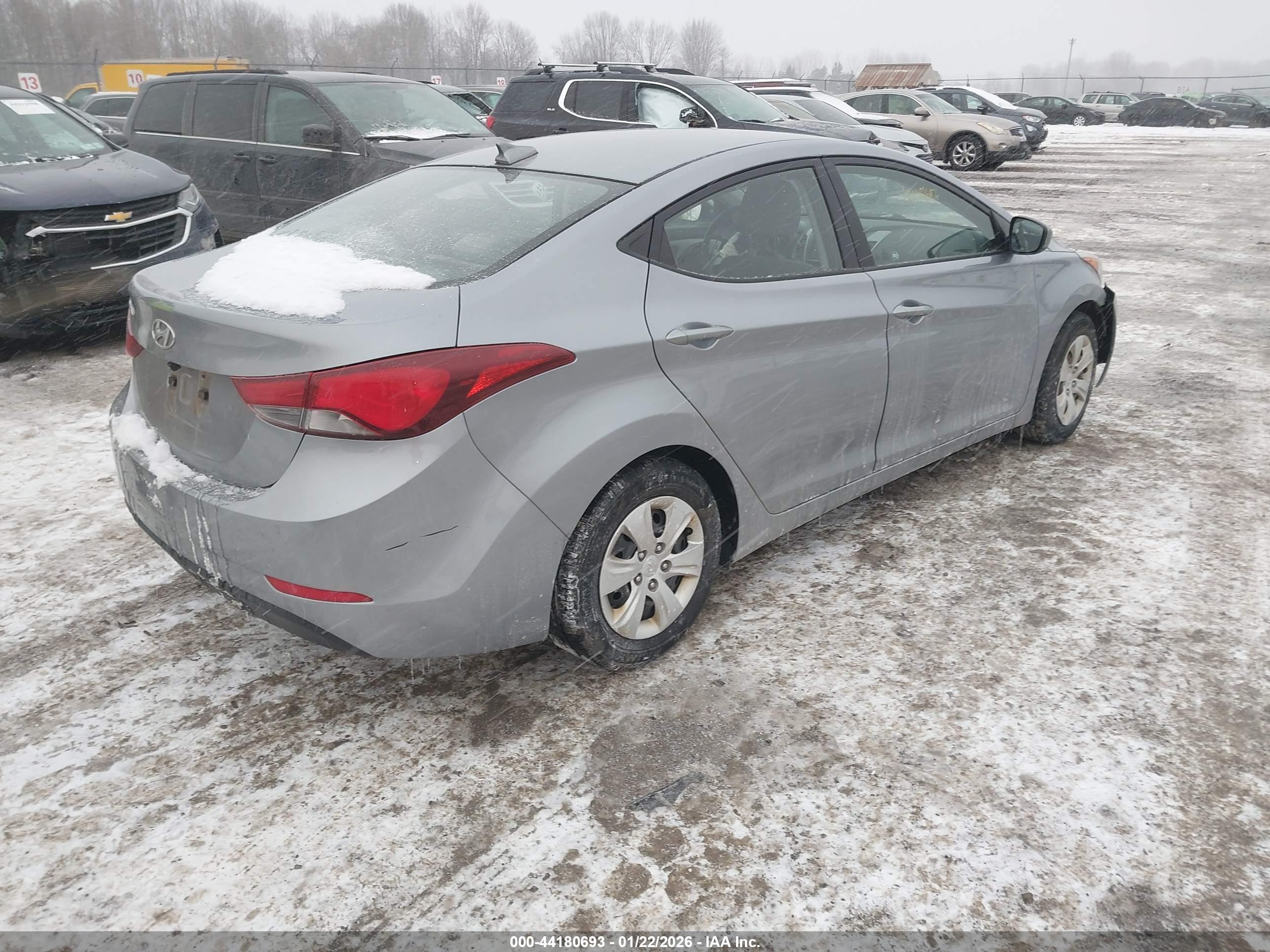 HYUNDAI ELANTRA image 4