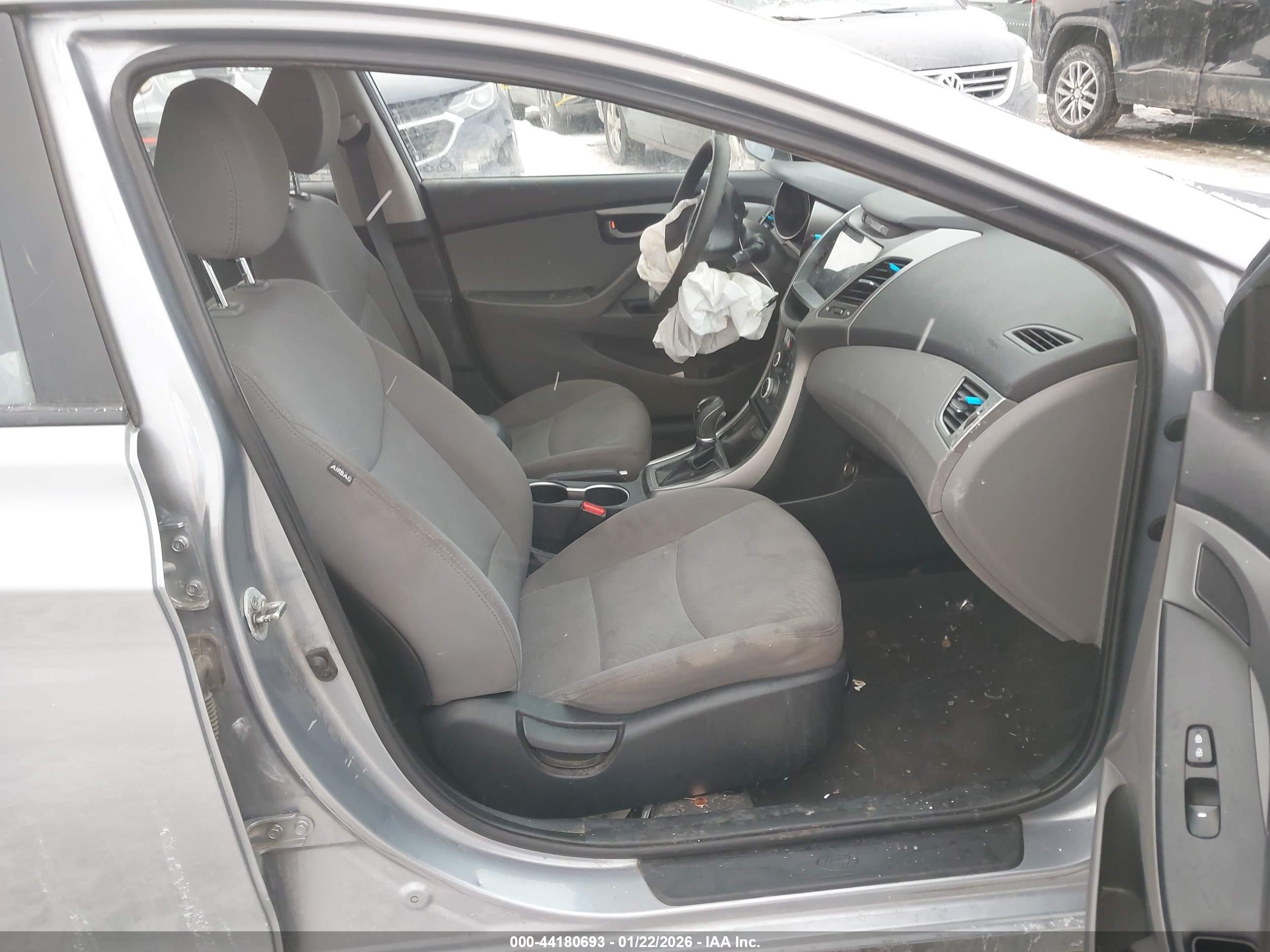 HYUNDAI ELANTRA image 5