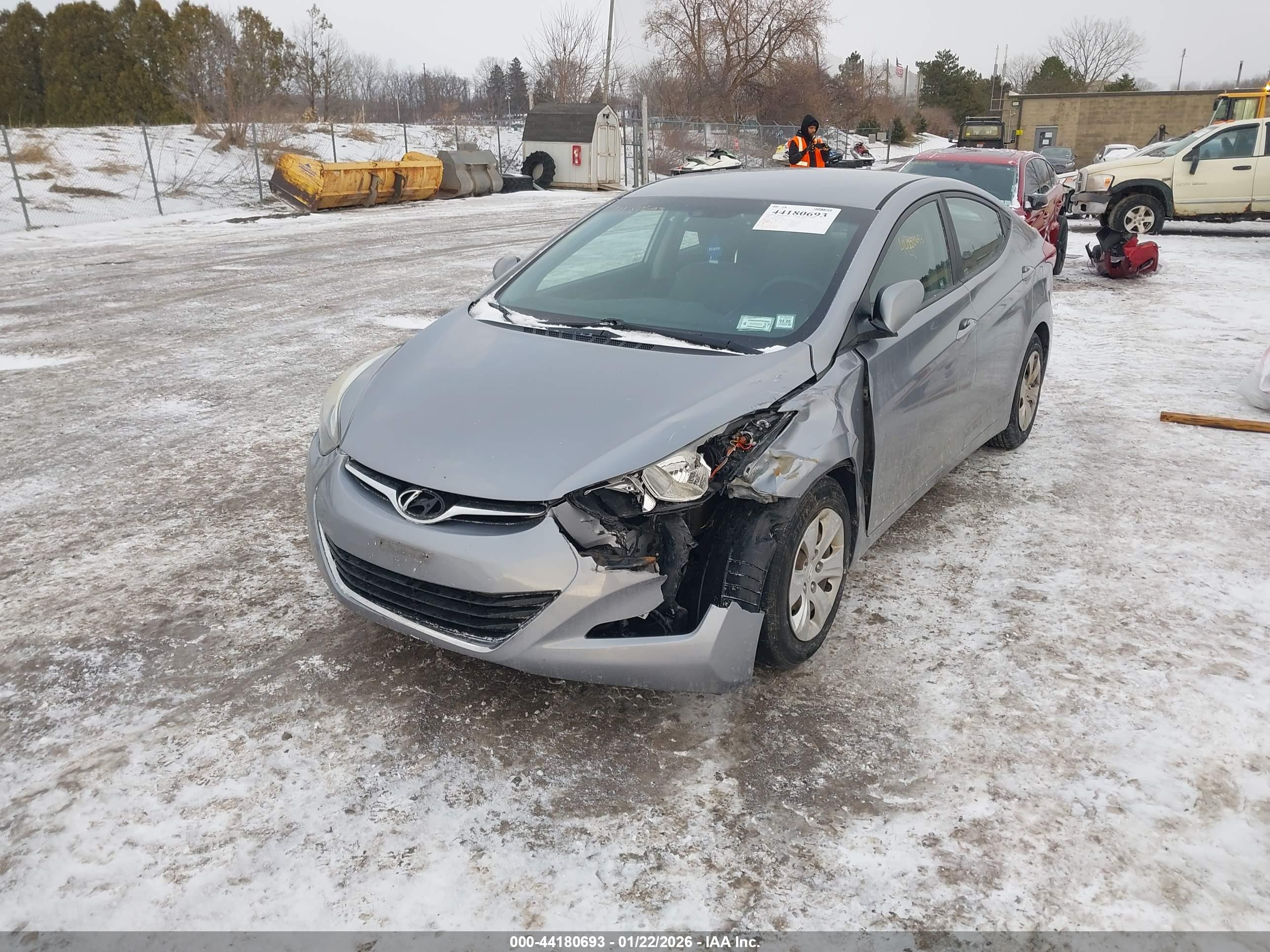 HYUNDAI ELANTRA image 6