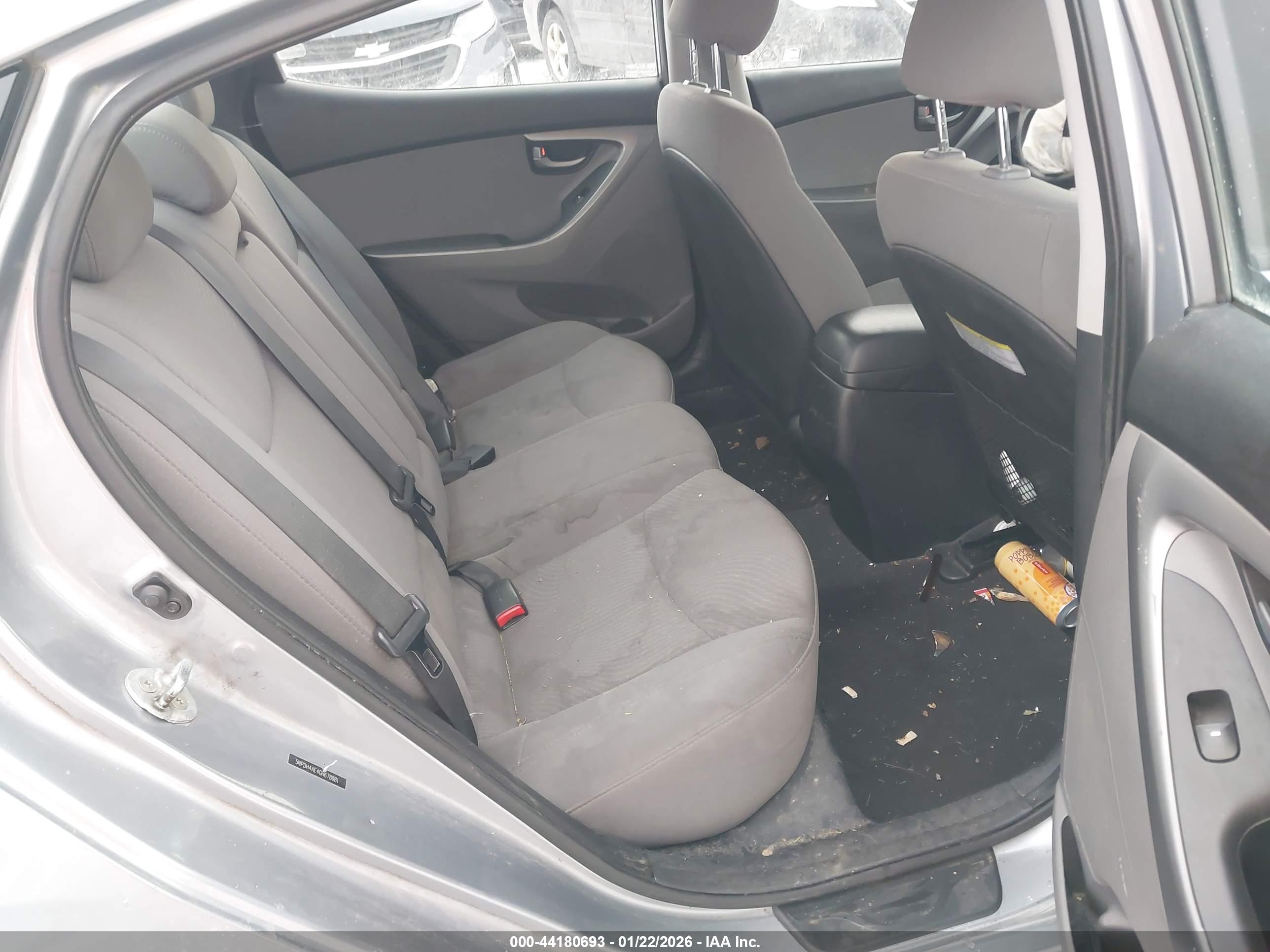HYUNDAI ELANTRA image 8