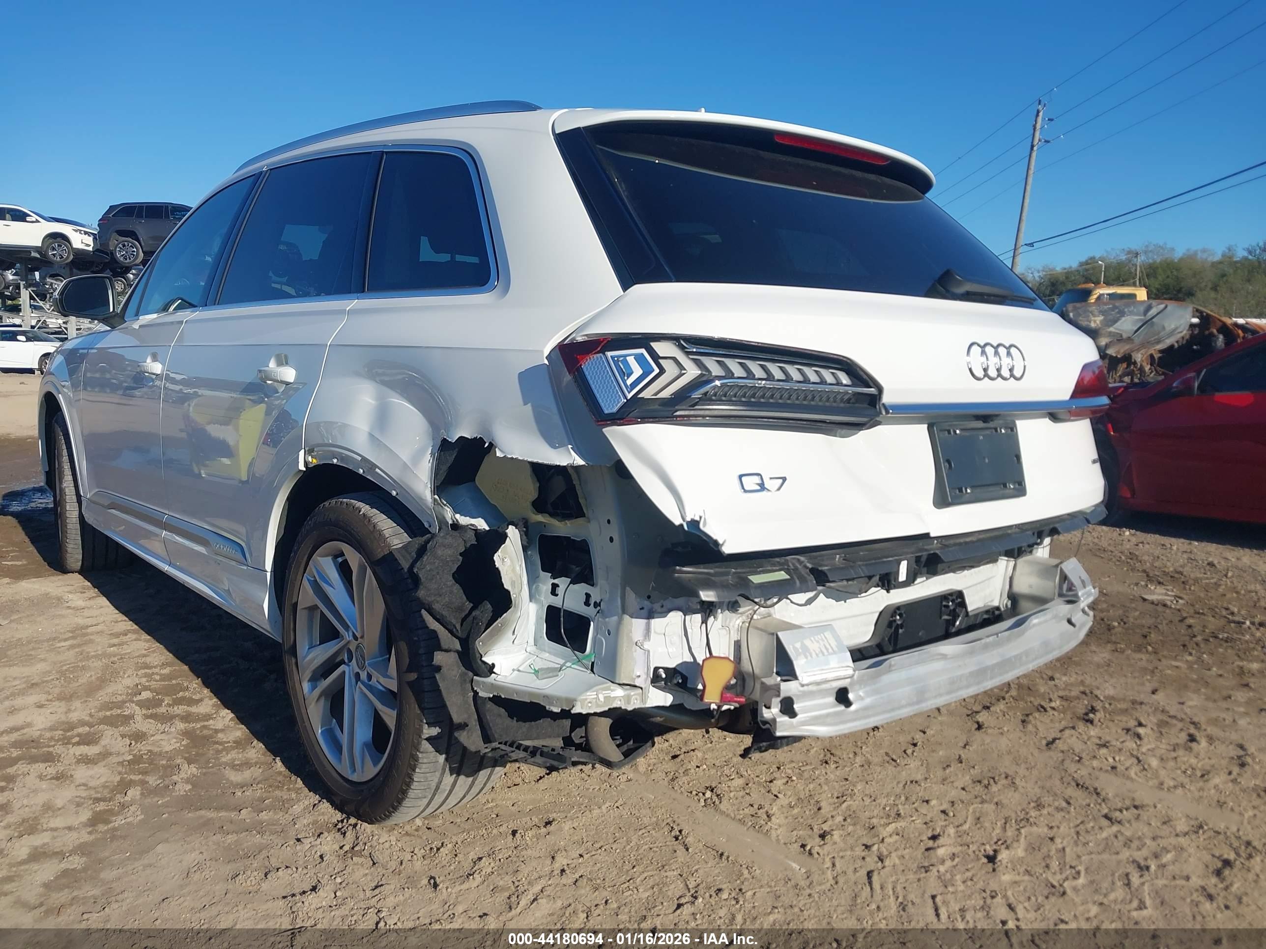 AUDI Q7 image 6