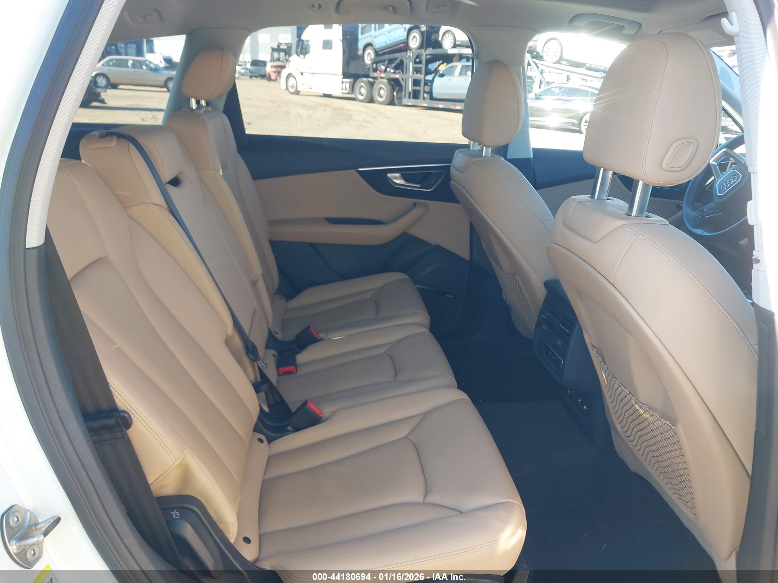 AUDI Q7 image 8