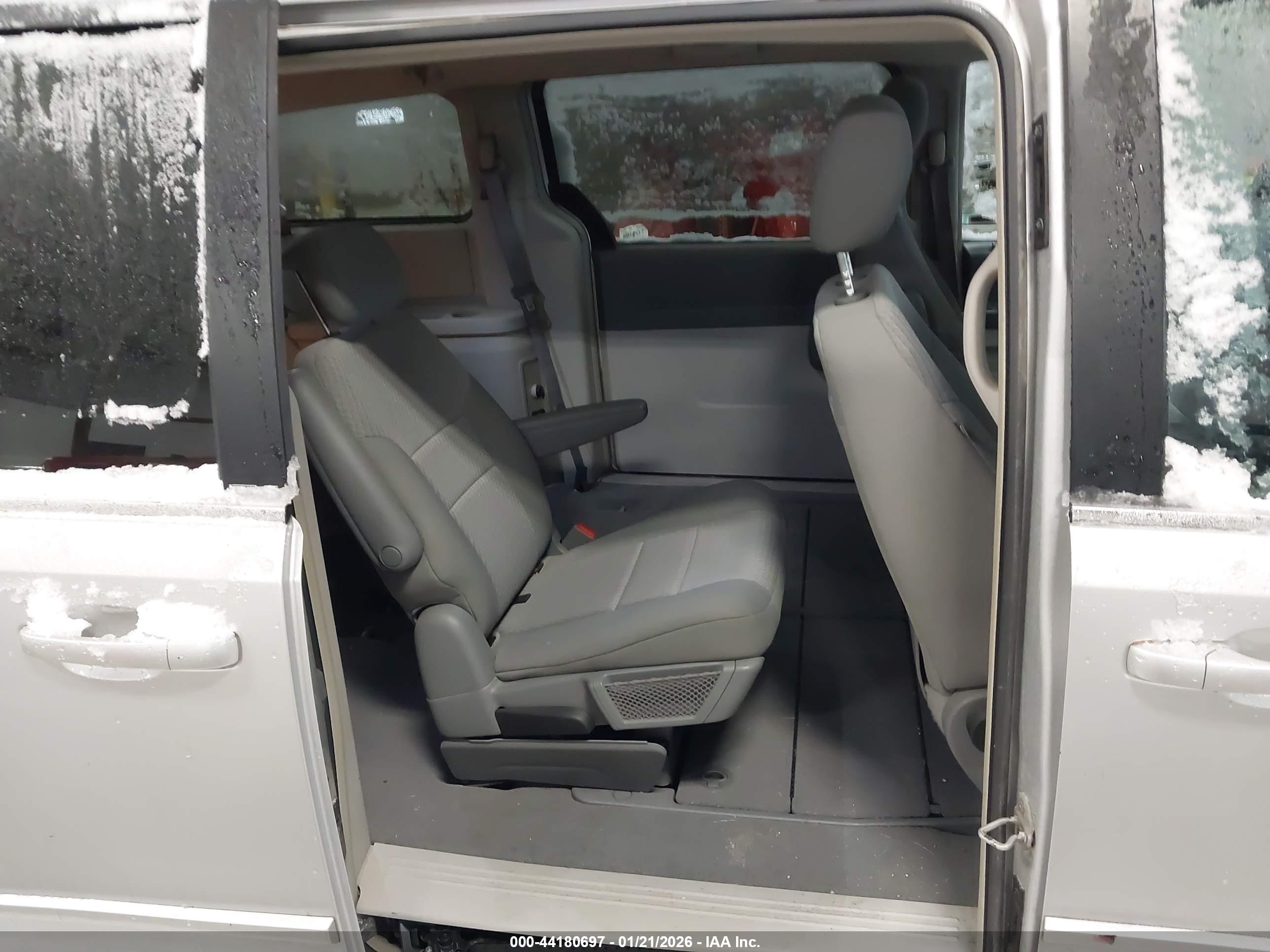 CHRYSLER TOWN image 8