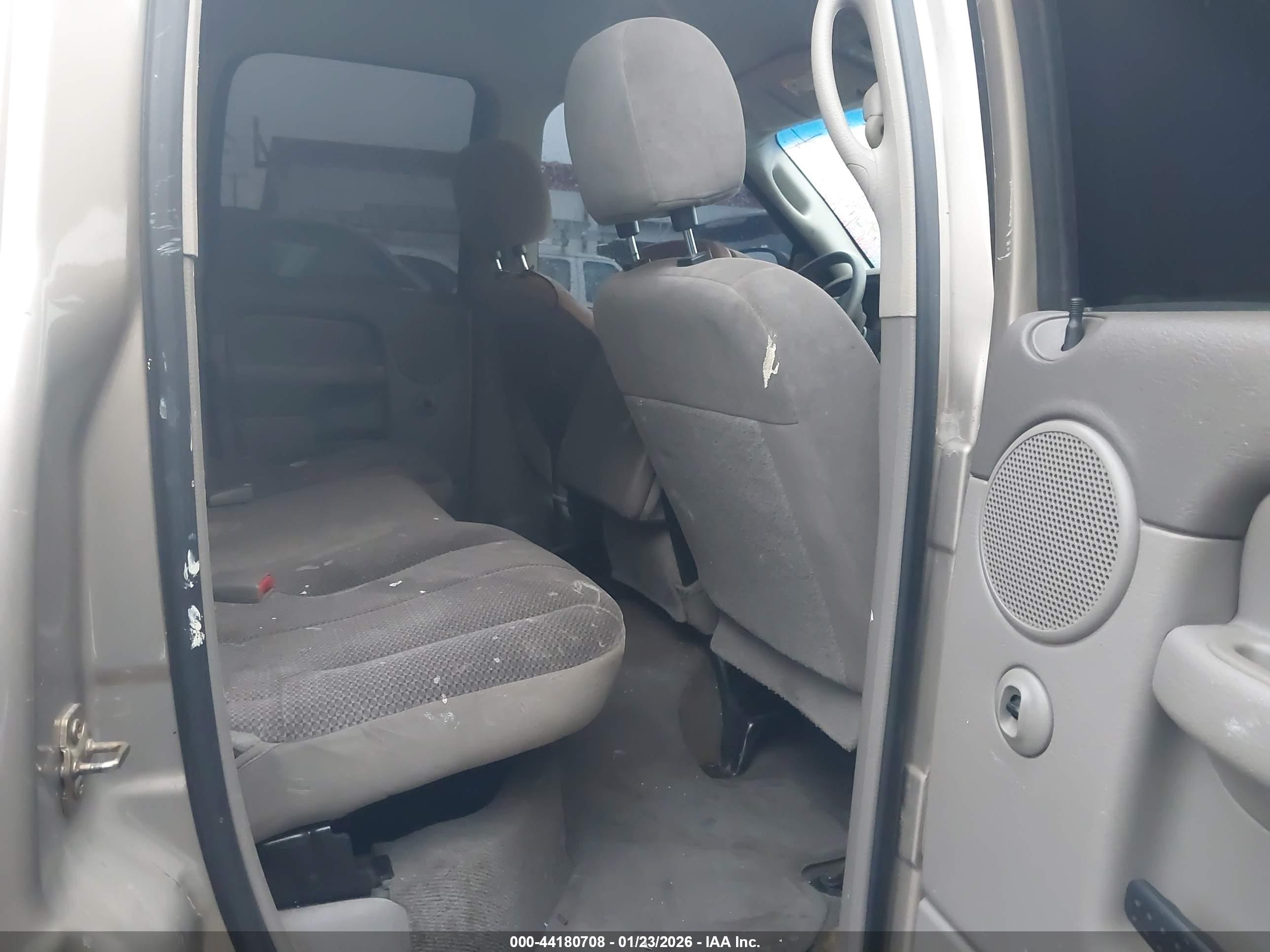 DODGE RAM image 8