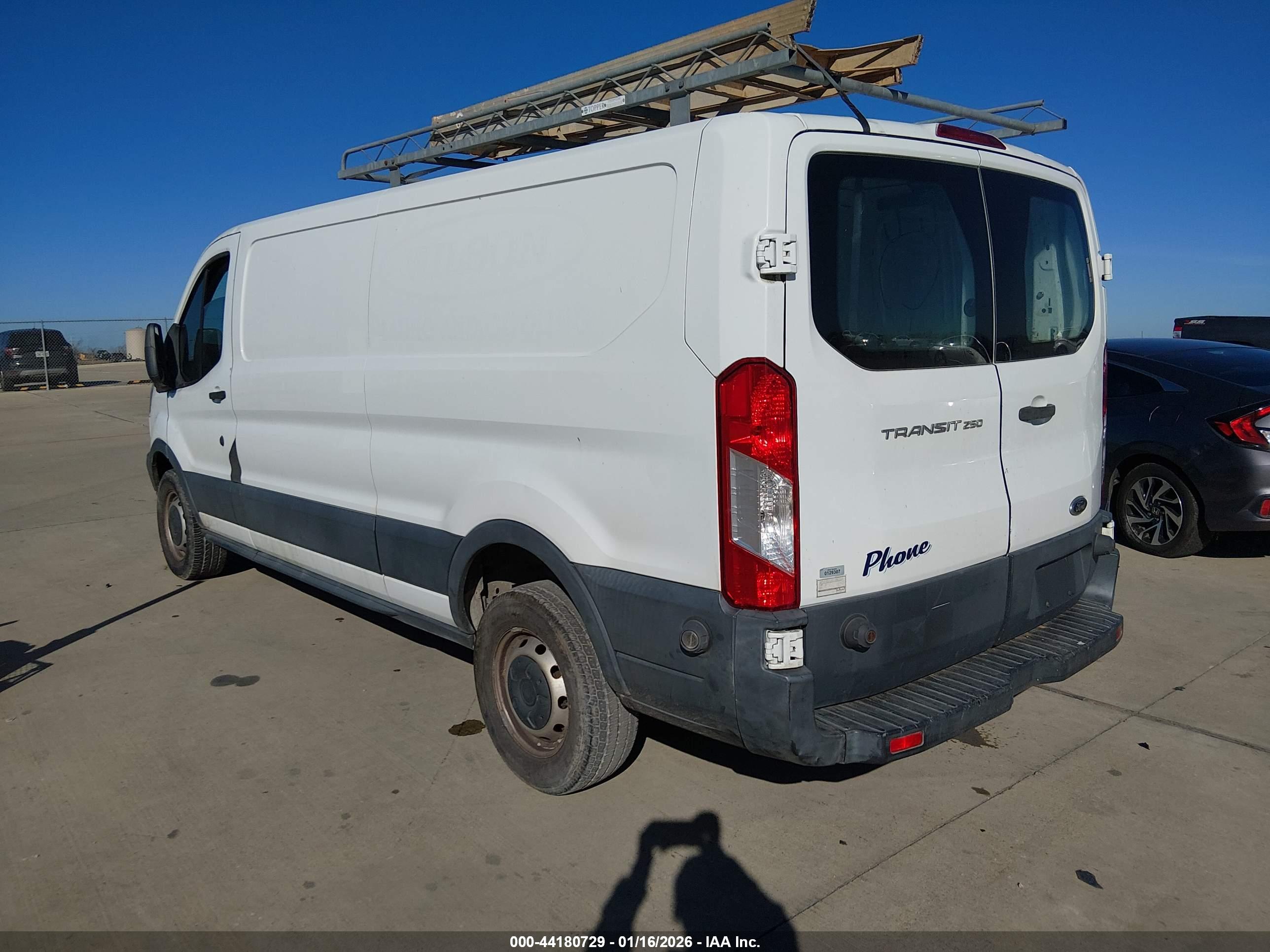 FORD TRANSIT-250 image 3