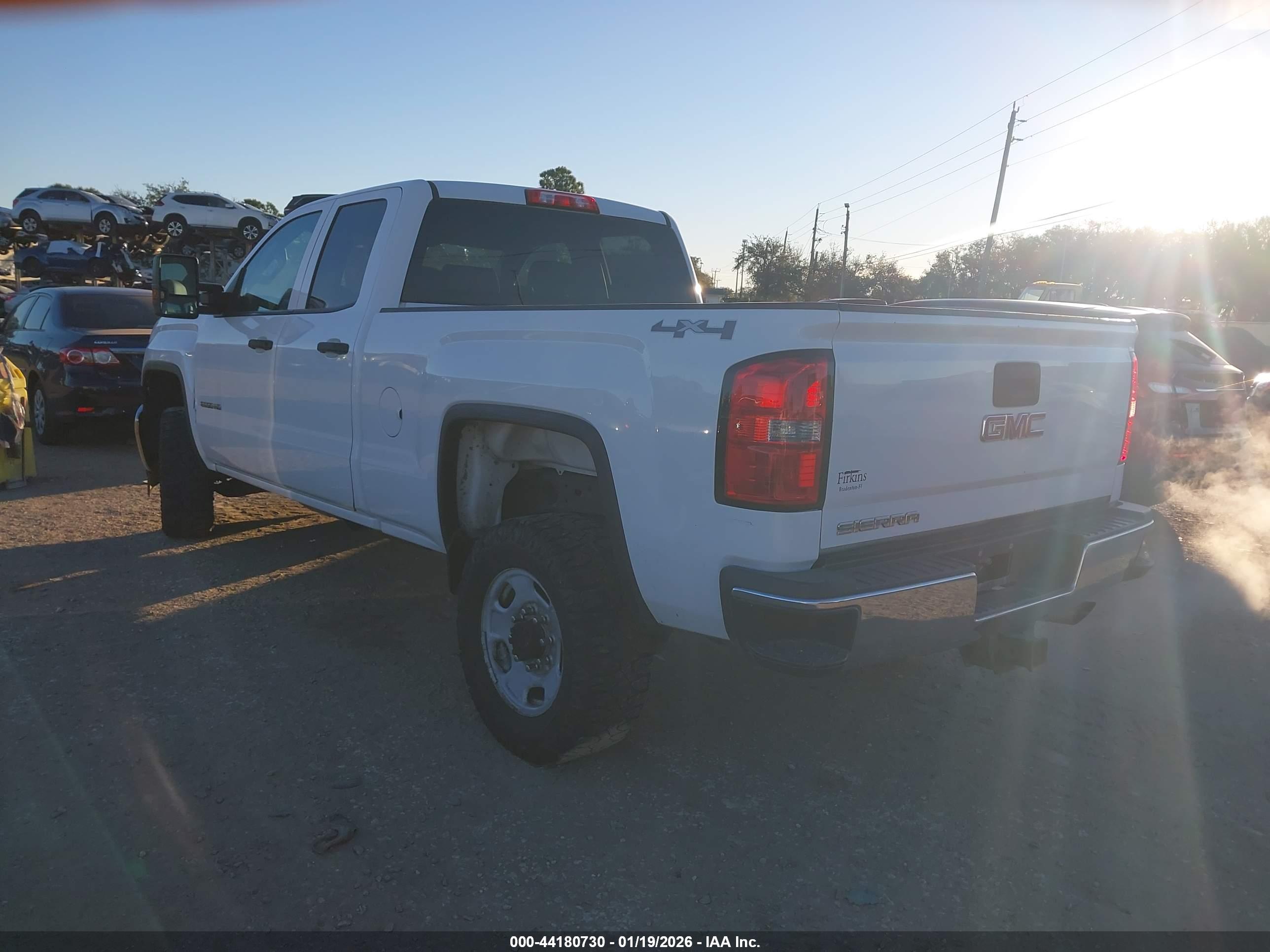 GMC SIERRA image 3