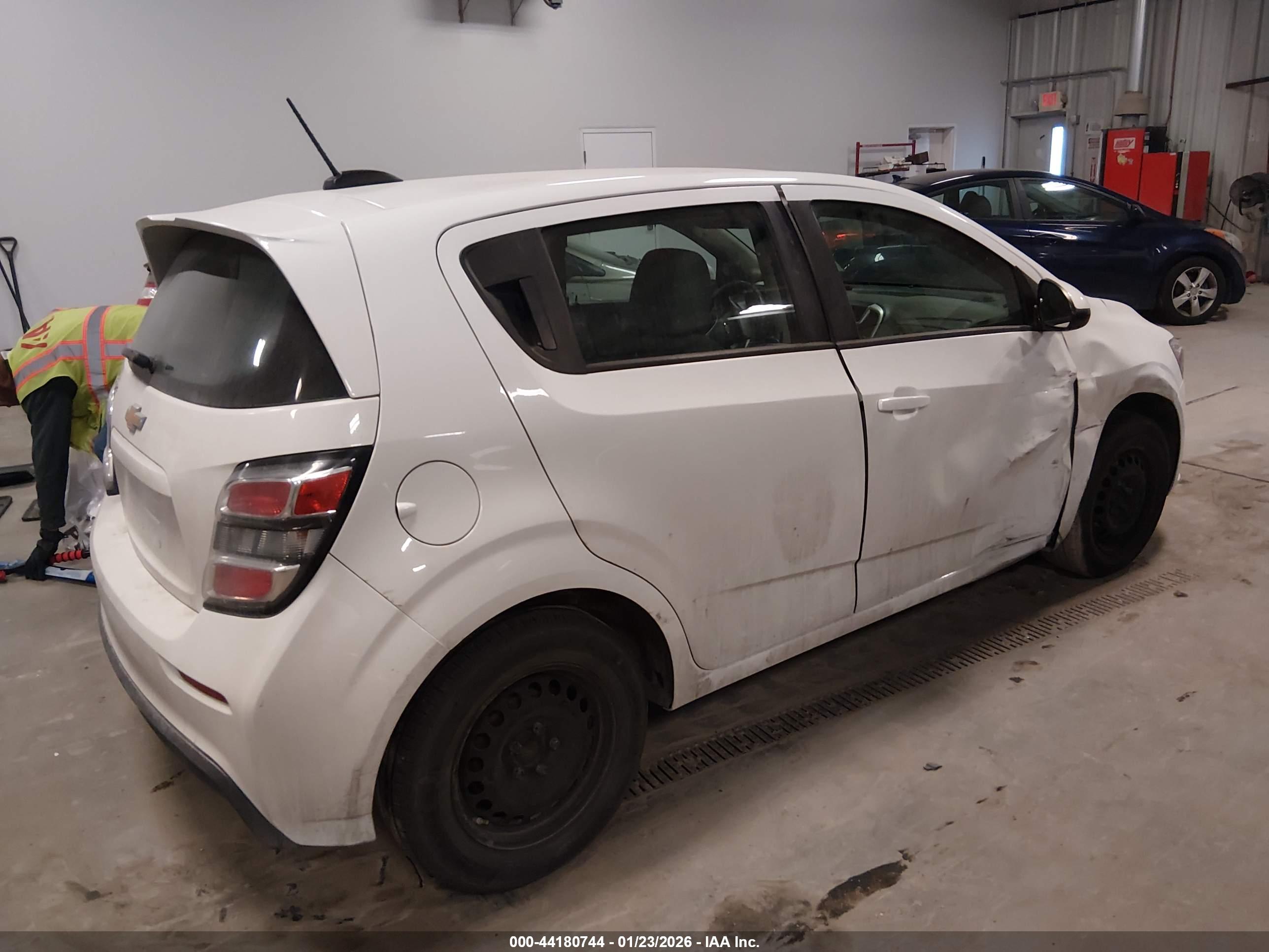 CHEVROLET SONIC image 4