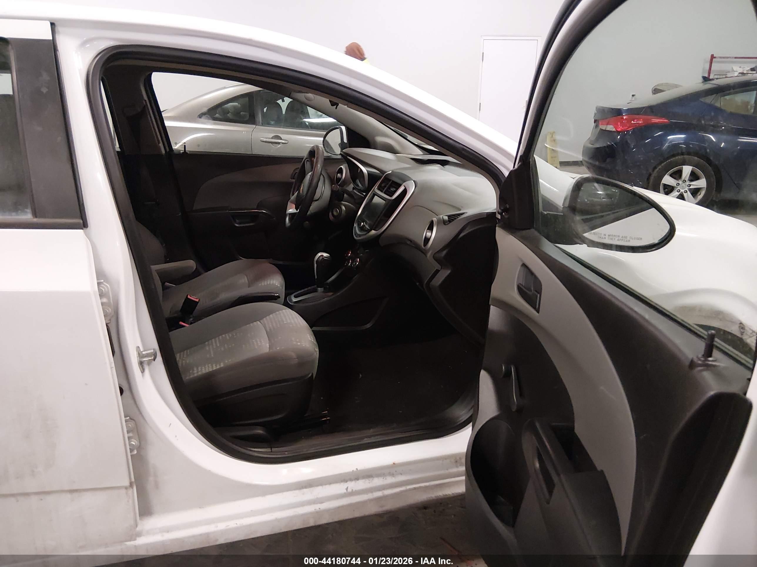 CHEVROLET SONIC image 5