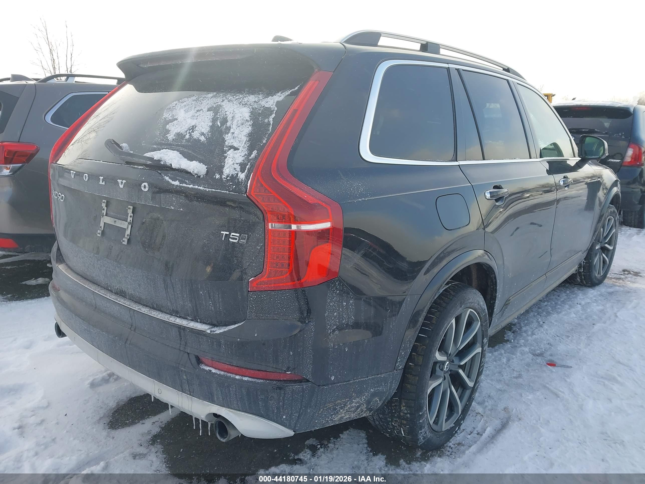 VOLVO XC90 image 4
