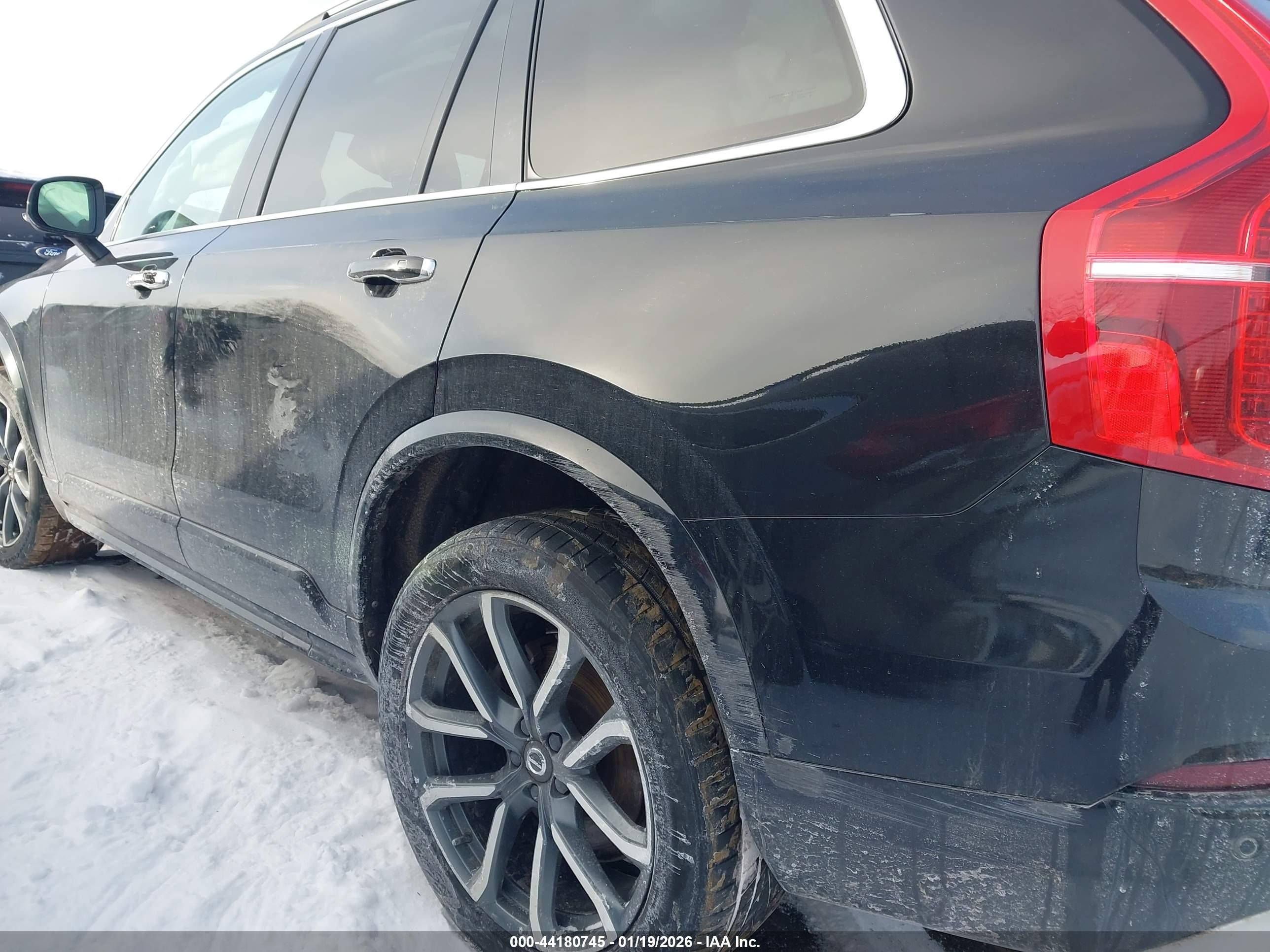 VOLVO XC90 image 6