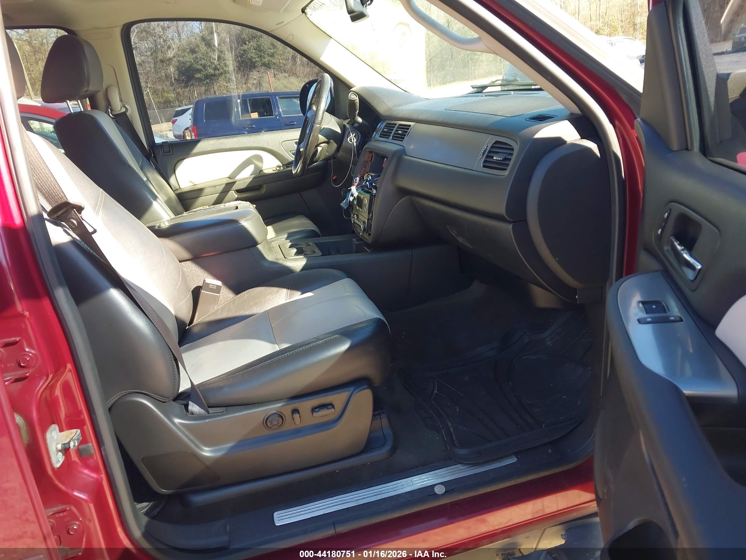 CHEVROLET TAHOE image 5