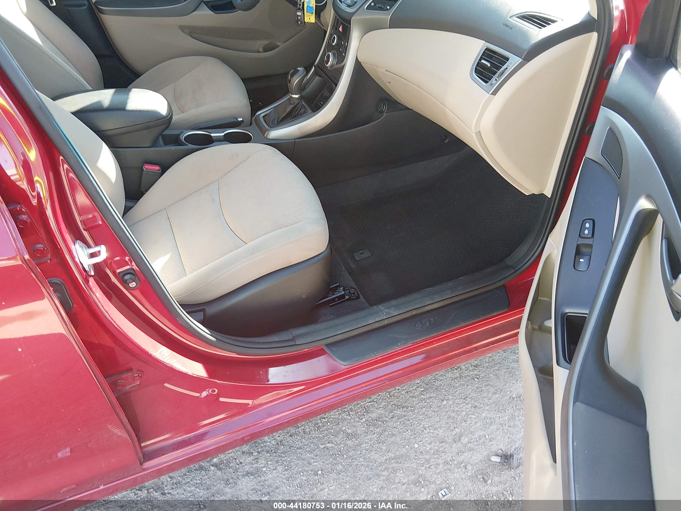 HYUNDAI ELANTRA image 5