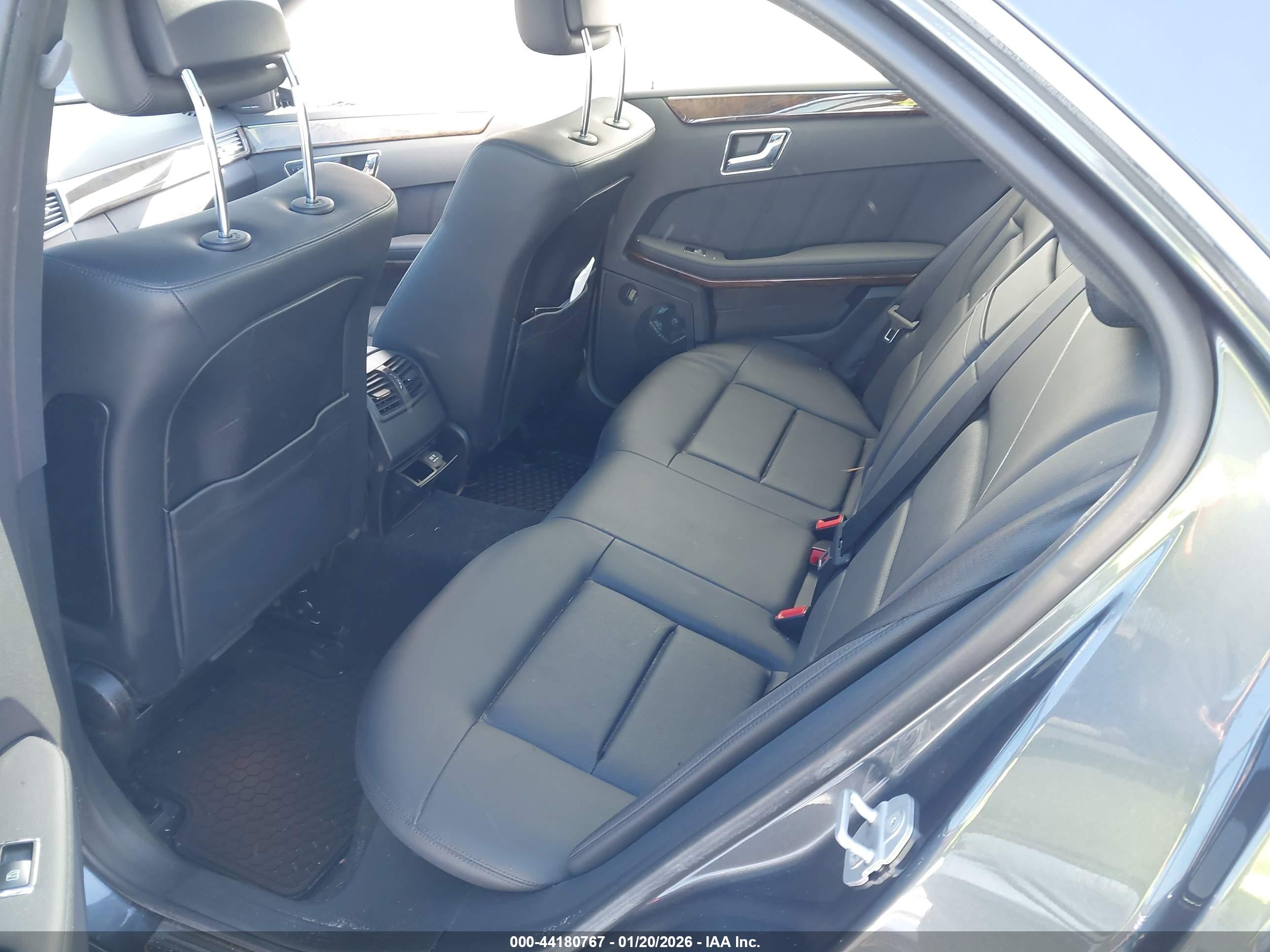MERCEDES-BENZ E image 8