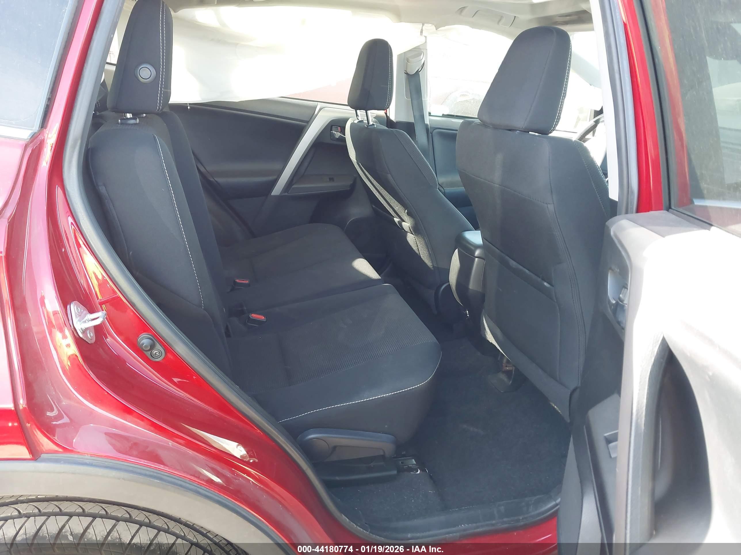 TOYOTA RAV4 image 8
