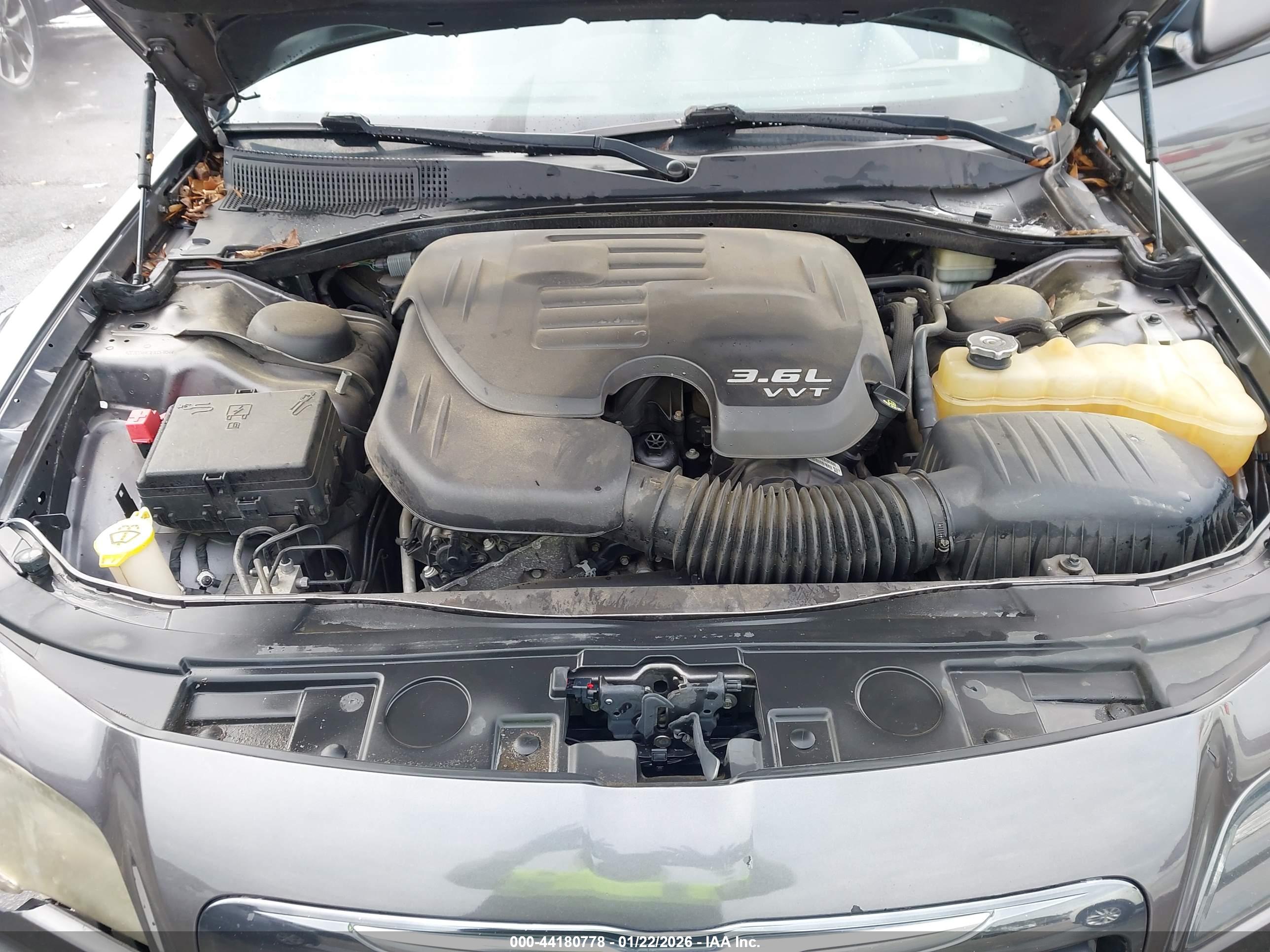CHRYSLER 300 image 10