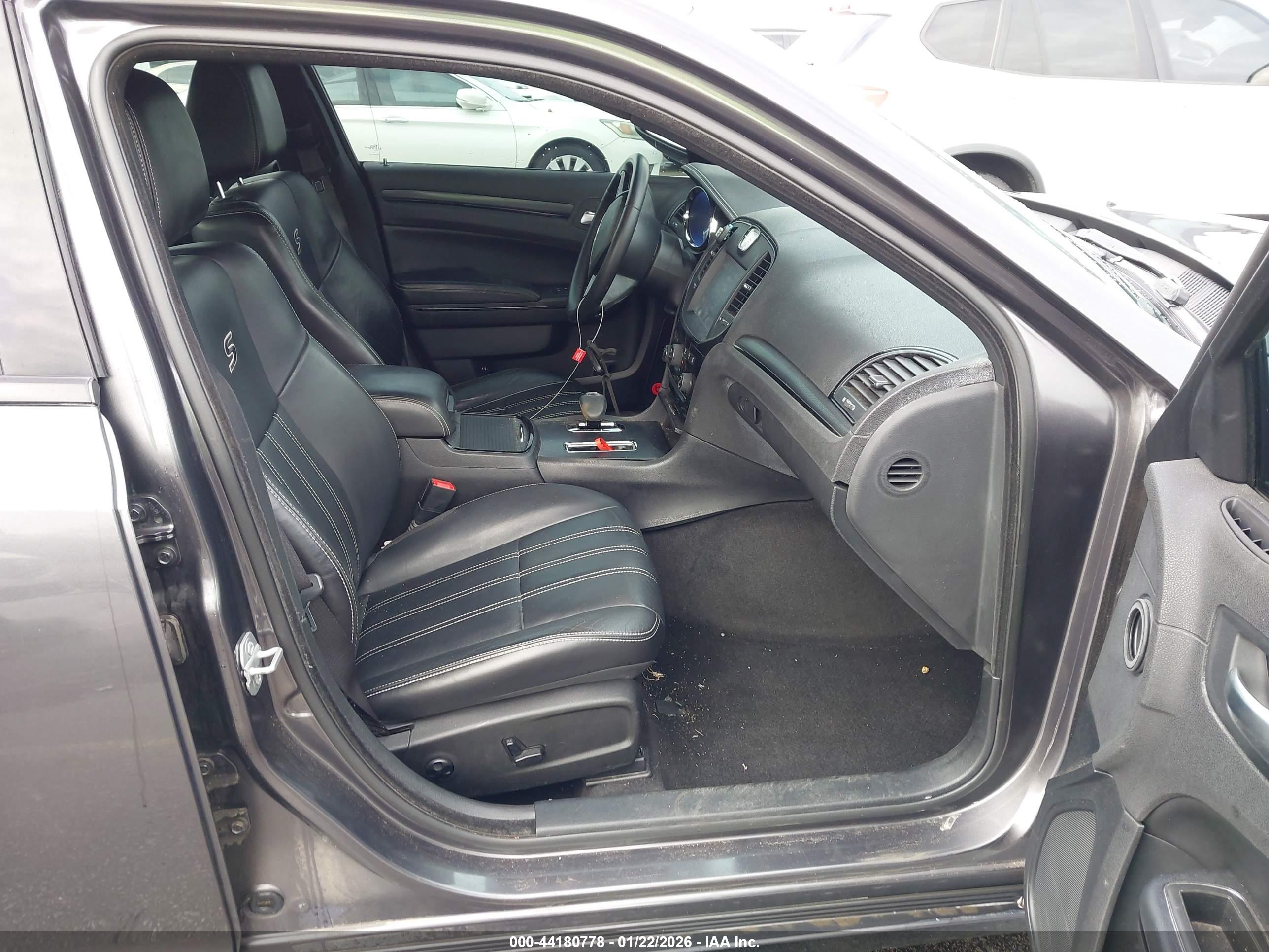 CHRYSLER 300 image 5