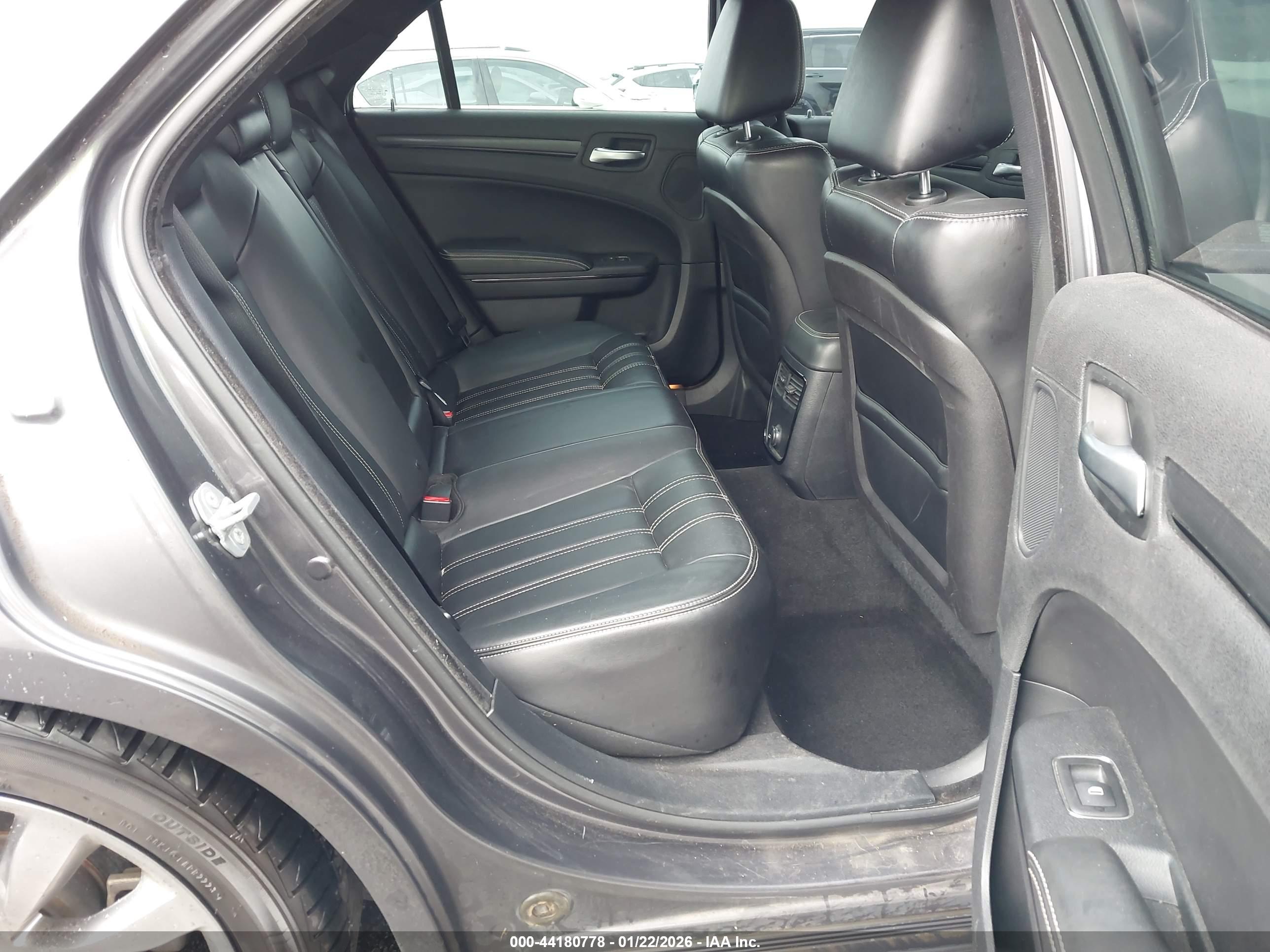 CHRYSLER 300 image 8