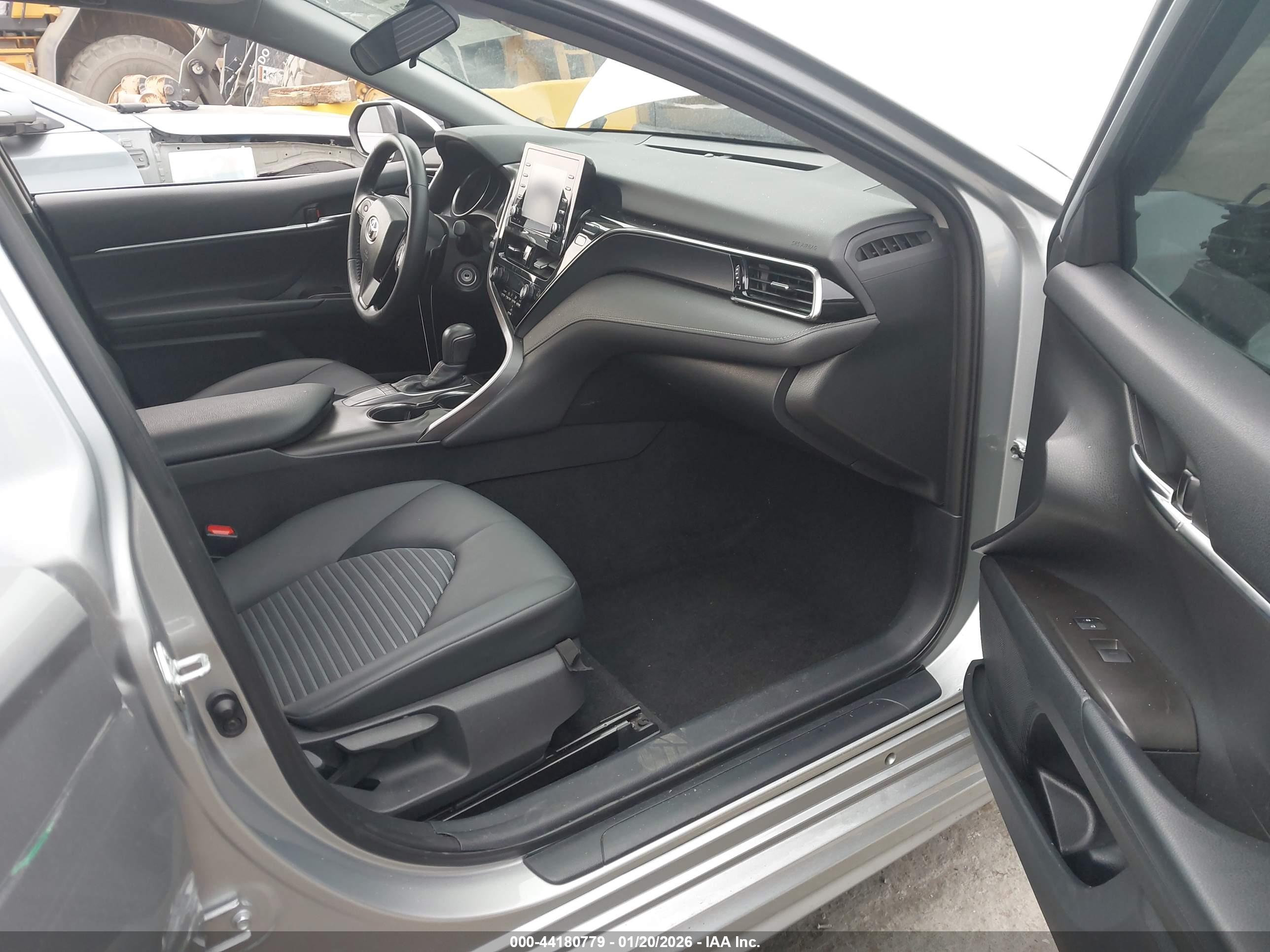 TOYOTA CAMRY image 5