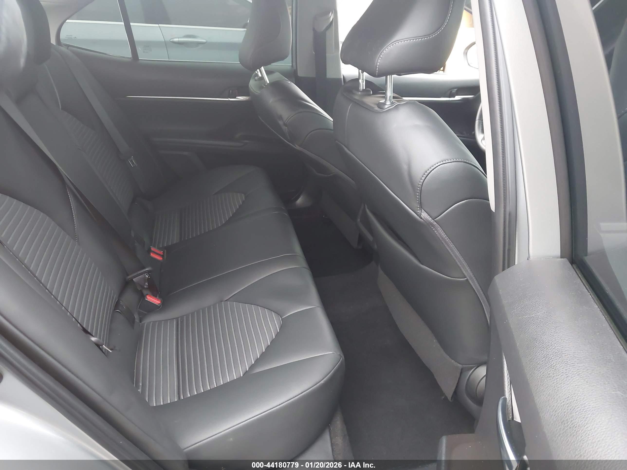 TOYOTA CAMRY image 8