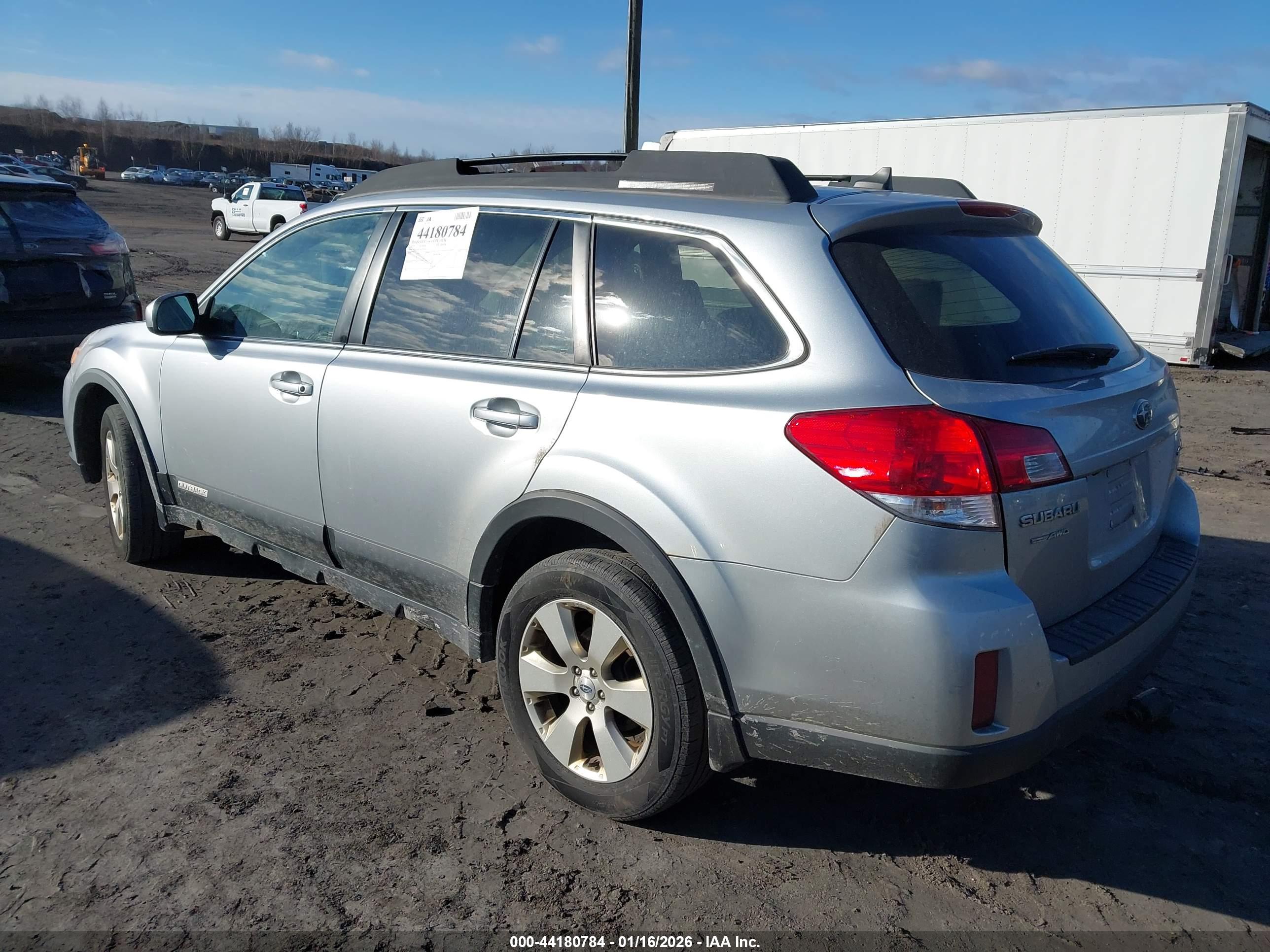 SUBARU OUTBACK image 3