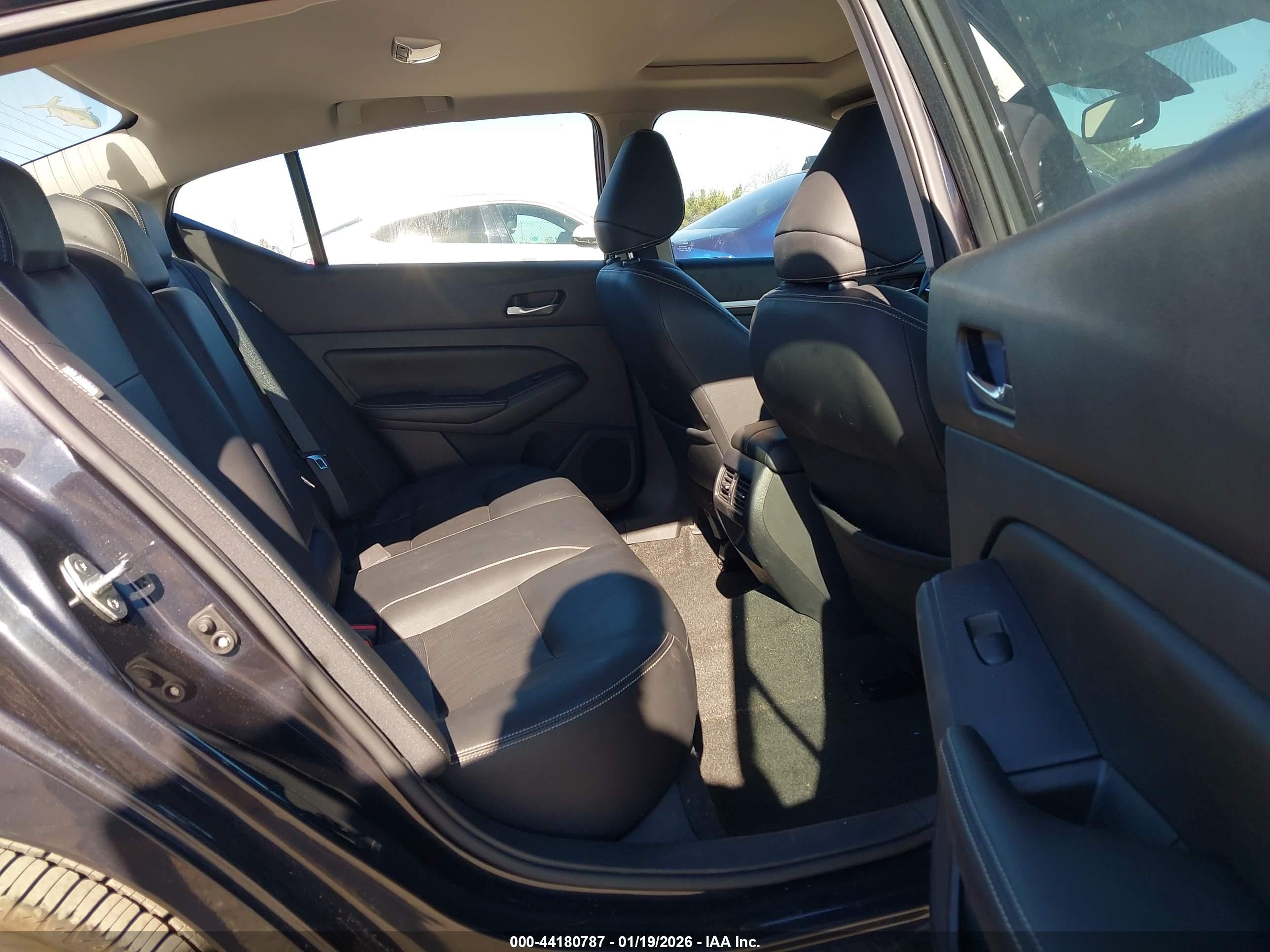 NISSAN ALTIMA image 8